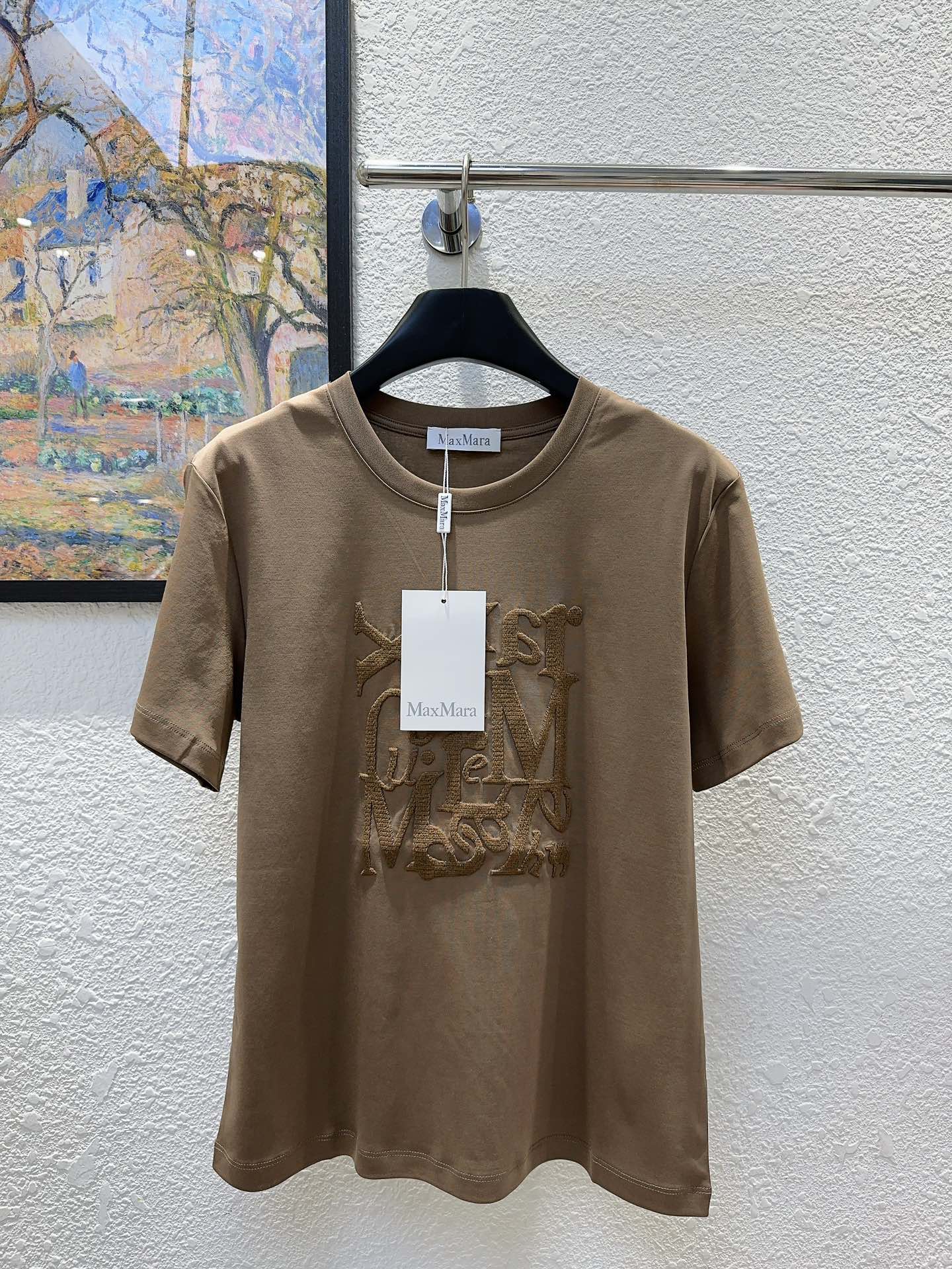 NO:435898,Max Home!  Special counter model!  Higher version!  Heavy industrial embroidered letter logo pattern round neck mercerated cotton short-sleeved T-shirt on the chest!  Complete three standards!  Three colors!  S/M/L/XL, shipped in stock!  (M size bust 94 length 60), T-shirt,tees,t-shirt,alexander wang19860909Max家！专柜款！高版本！胸前重工刺绣字母logo图案圆领丝光棉短袖T恤！三标齐全！三色！码数S/M/L/XL,现货发！(M码胸围94衣长60),,T-shirt,tees，t-shirt,alexander wang,Women's clothing