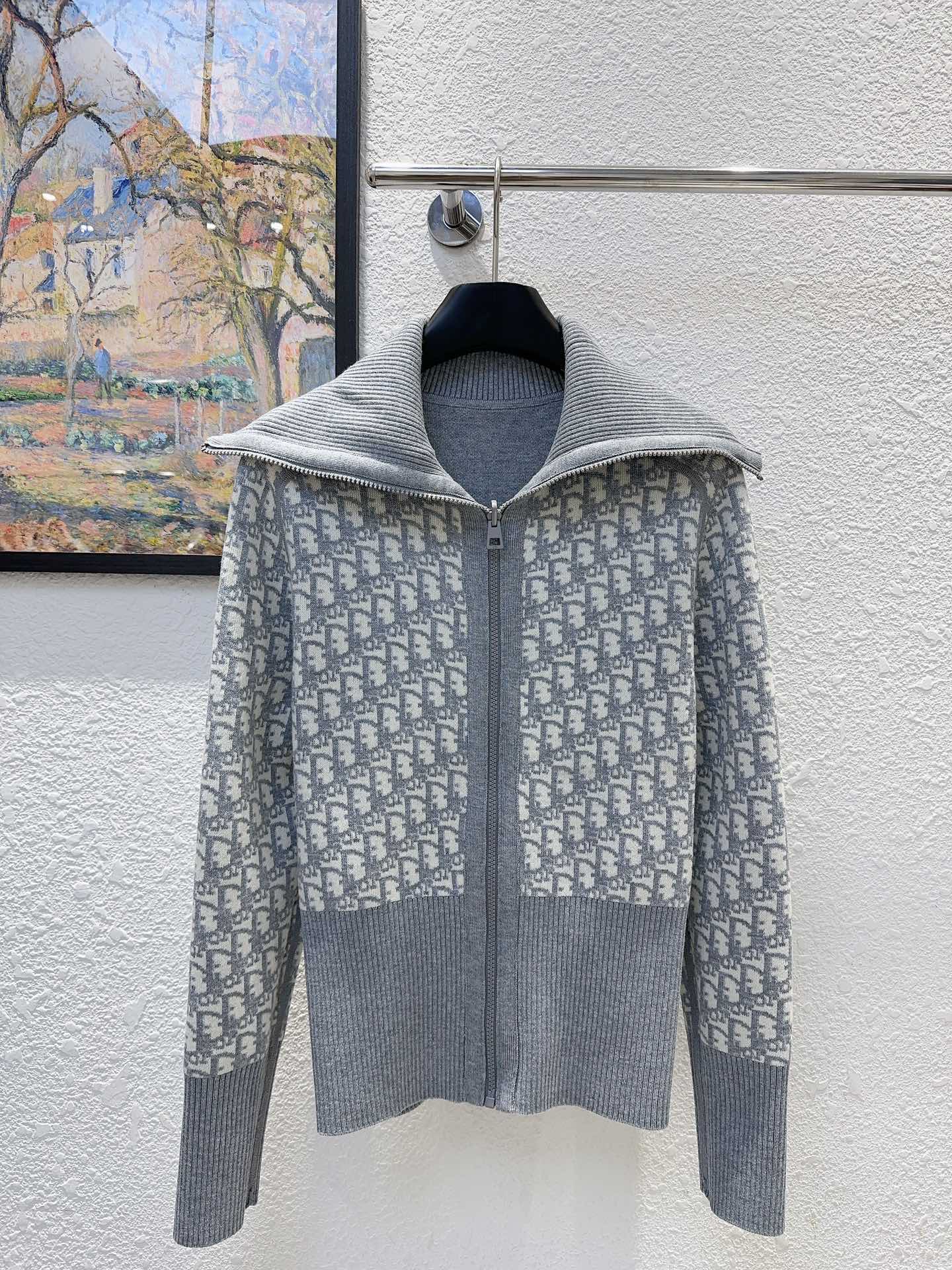 NO:452187,Dio* Di's home!  Special counter model!  Higher version!  Customized letter zipper large lapel letter logo pattern jacquard with both sides of the waist and slimming jacket!  Complete three standards!  Two colors!  Number of codes 36/38/40, shipped in stock!  (38 size bust 98 length 58),,dior,dior,jackets & coats,alexander wang19860909Dio*迪家！专柜款！高版本！定制字母拉链大翻领字母logo图案提花两面穿收腰显瘦外套！三标齐全！两色！码数36/38/40,现货发！(38码胸围98衣长58),,dior,dior,jackets & coats,alexander wang,Women's clothing