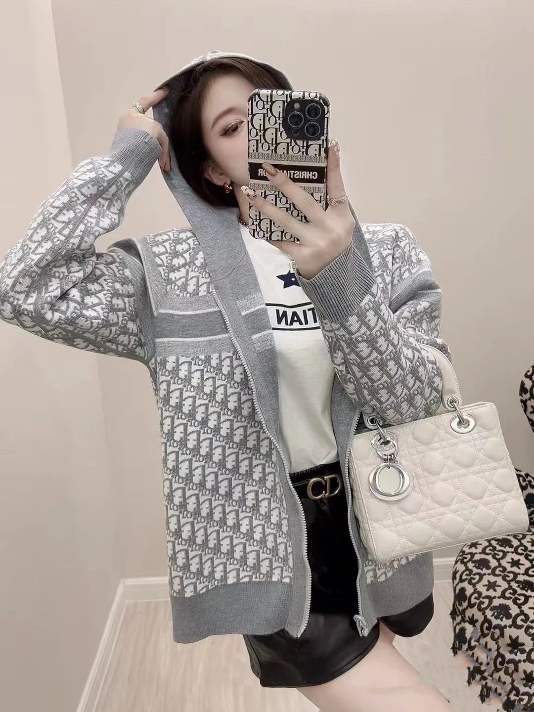 NO:452196,Dio* Home!  Special counter model!  Letter logo pattern jacquard hooded zipper on both sides wearing a gray wool jacket!  Complete three standards!  Number of codes 36/38/40, shipped in stock!  (38 size bust 112 length 64),,dior,jackets & coats,hats,alexander wang19860909Dio*家！专柜款！字母logo图案提花连帽拉链两面穿灰色羊毛外套！三标齐全！码数36/38/40,现货发！(38码胸围112衣长64),,dior,jackets & coats,hats,alexander wang,Women's clothing