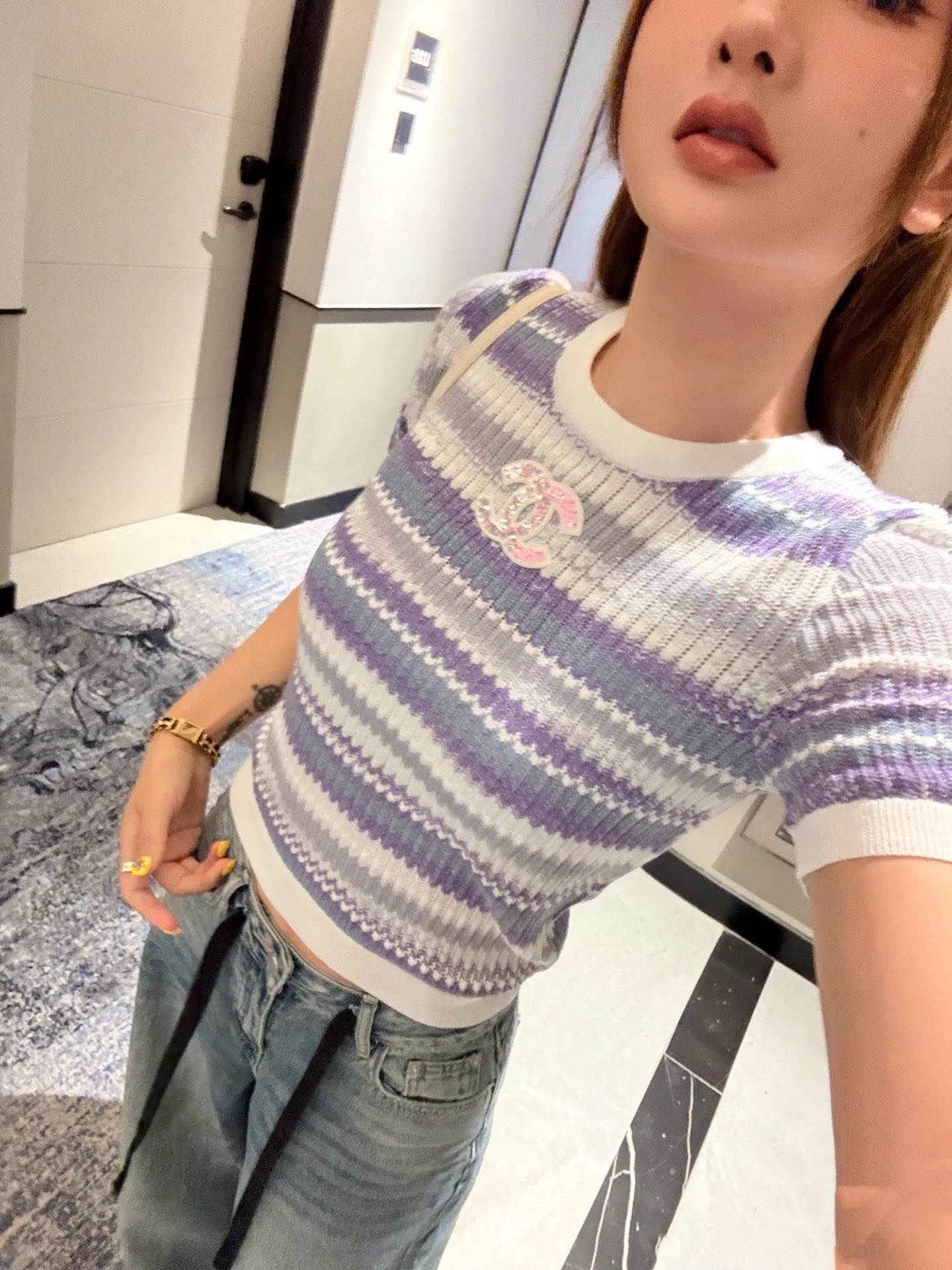 NO:446204,CC Xiaoxiang Home!  Higher version!  Chest sequins double C letter logo pattern round neck color striped knitted short-sleeved top!  Number of codes 36/38/40, shipped in stock!  (38 size bust 90 length 52), chanel, T-shirt, alexander wang19860909CC小香家！高版本！胸口亮片双C字母logo图案圆领彩色条纹针织短袖上衣！码数36/38/40,现货发！(38码胸围90衣长52),,chanel,T-shirt,alexander wang,Women's clothing