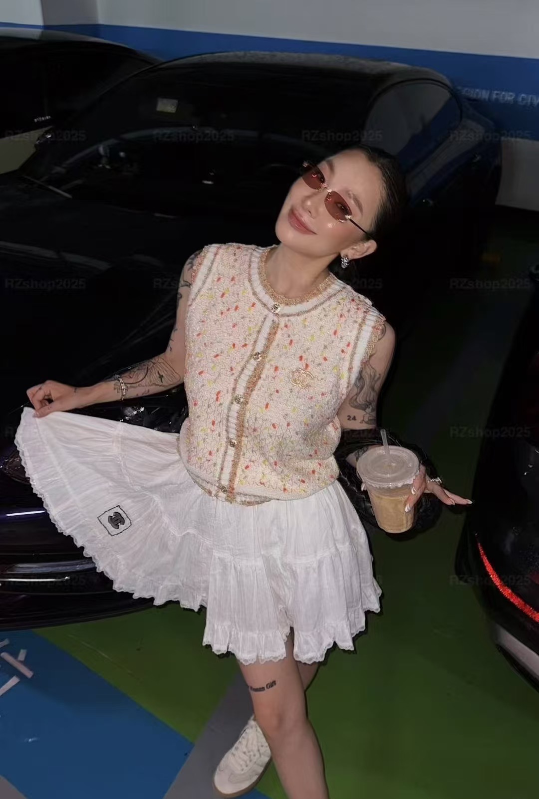 NO:447513,CC Xiaoxiang Home!  Higher version!  Customized double c letter button chest logo badge round neck sleeveless knitted vest!  Complete three standards!  Number of codes 36/38/40, shipped in stock!  (38 size bust 94 length 52), chanel,alexander wang19860909CC小香家！高版本！定制双c字母纽扣胸前logo徽章圆领无袖针织背心！三标齐全！码数36/38/40,现货发！(38码胸围94衣长52),,chanel,alexander wang,Women's clothing