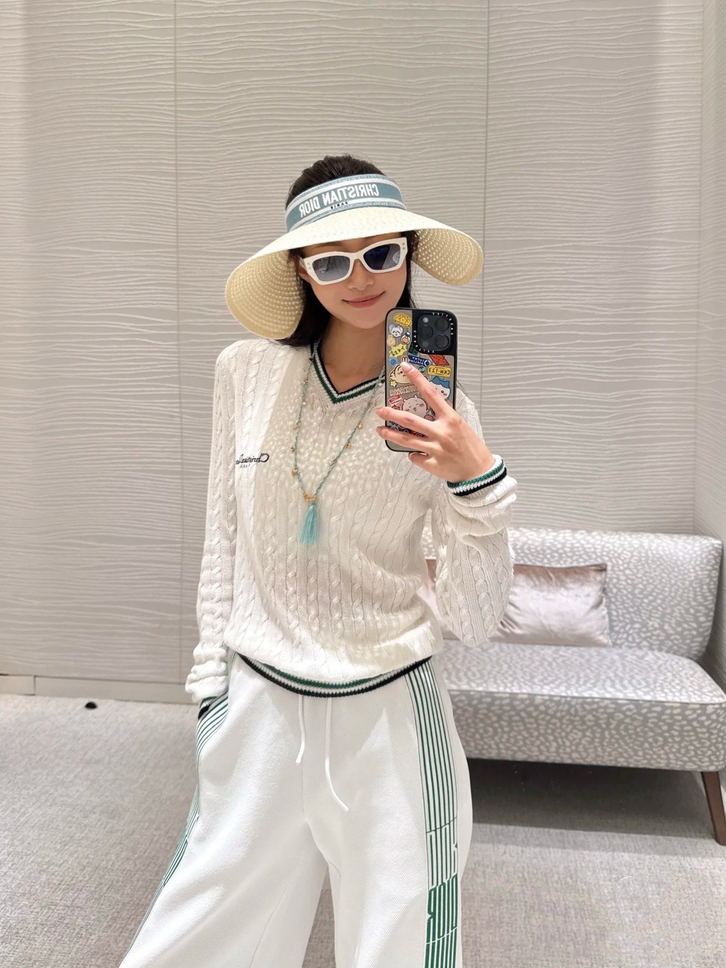 NO:451129,Dio* Di's home!  Special counter model!  Chest embroidered letter logo pattern contrasting striped V-neck long-sleeved knit top!  Complete three standards!  S/M/L, shipped in stock!  (Size S bust 92 garment length 60), dior, dior, alexander wang19860909Dio*迪家！专柜款！胸口刺绣字母logo图案撞色条纹V领长袖针织上衣！三标齐全！码数S/M/L,现货发！(S码胸围92衣长60),,dior,dior,alexander wang,Women's clothing