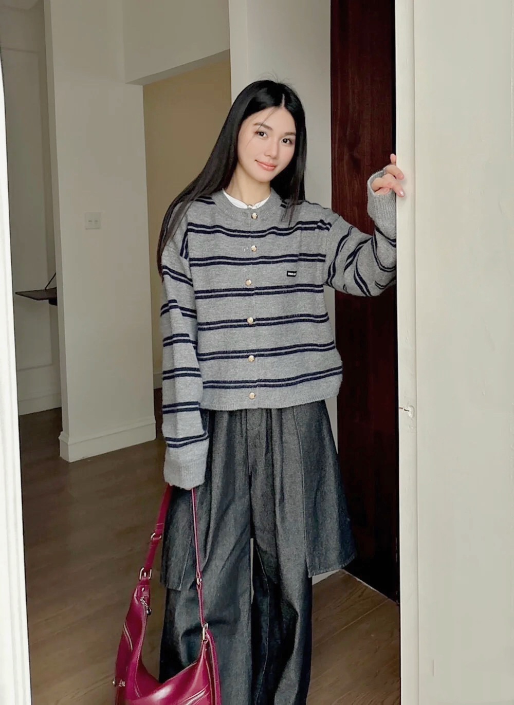 NO:455933,Miu Miu family!  Special counter model!  Customized metal buttons with letters on the chest logo round neck grey striped cardigan sweater!  S/M/L, shipped in stock!  (Size S bust 96 garment length 55), Miumiu, sweaters, alexander wang19860909Miu缪家！专柜款！定制金属纽扣胸前字母logo圆领灰色条纹开衫毛衣！码数S/M/L,现货发！(S码胸围96衣长55),,miumiu,sweaters,alexander wang,Women's clothing