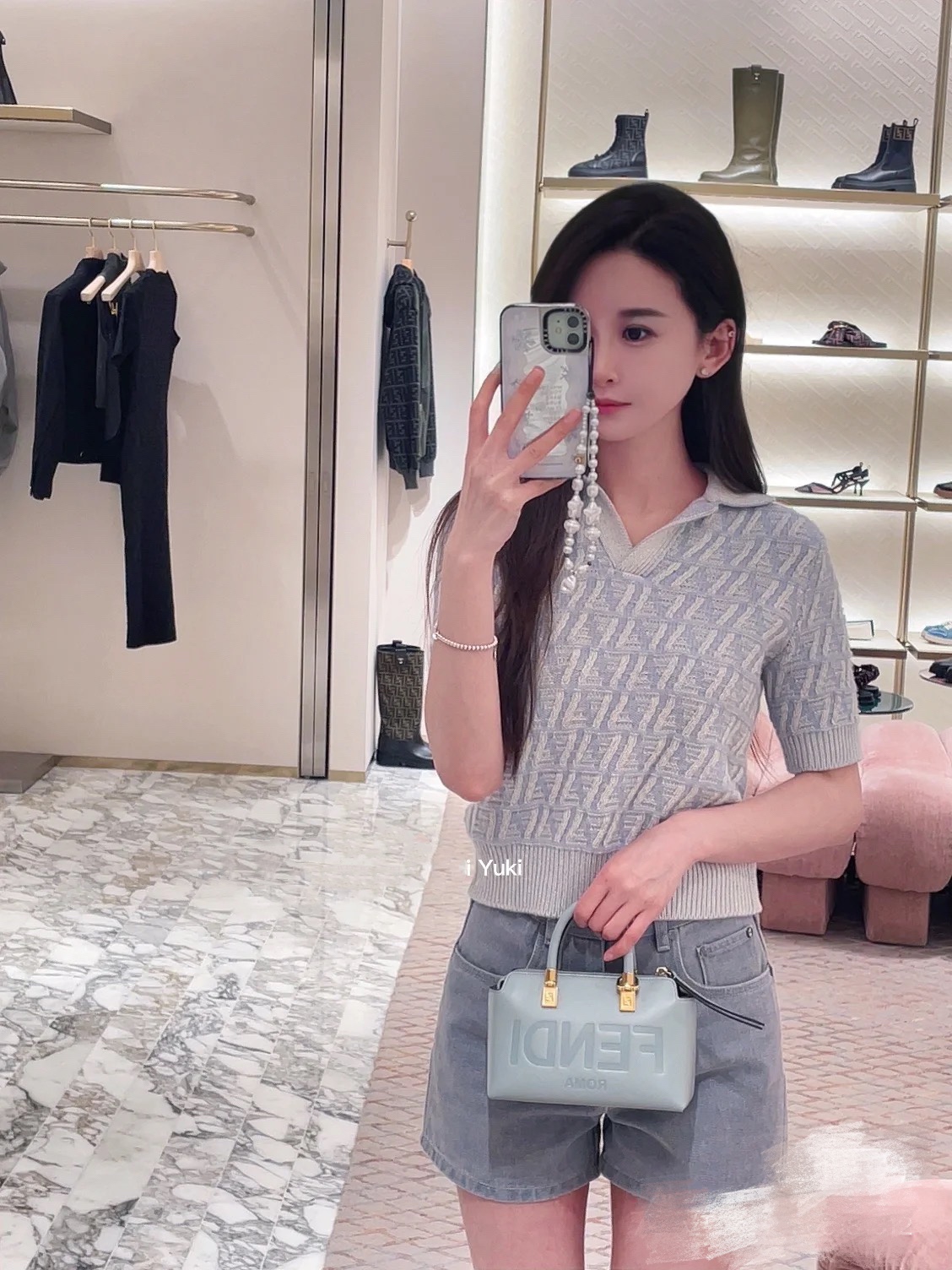 NO:455937,FF Home!  Special counter model!  Classic F-letter logo pattern jacquard lapel short-sleeved thin knitted top!  Complete three standards!  S/M/L, shipped in stock!  (Size S bust 86 length 53), fendi, T-shirt, alexander wang19860909FF家！专柜款！经典F字母logo图案提花翻领短袖薄款针织上衣！三标齐全！码数S/M/L,现货发！(S码胸围86衣长53),,fendi,T-shirt,alexander wang,Women's clothing