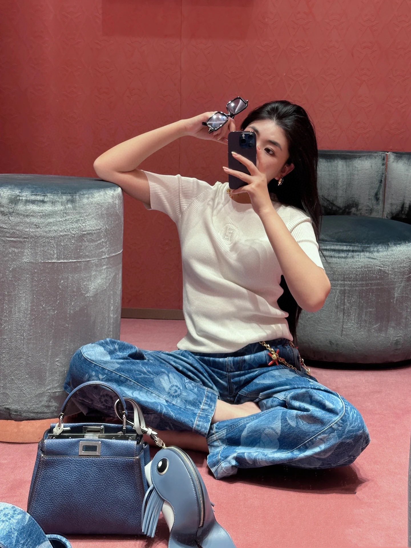 NO:455943,FF Home!  Special counter model!  Chest double F letter logo pattern jacquard round neck knitted short-sleeved top!  Complete three standards!  S/M/L, shipped in stock!  (M size bust 70 length 55), fendi, T-shirt, alexander wang19860909FF家！专柜款！胸口双F字母logo图案提花圆领针织短袖上衣！三标齐全！码数S/M/L,现货发！(M码胸围70衣长55),,fendi,T-shirt,alexander wang,Women's clothing