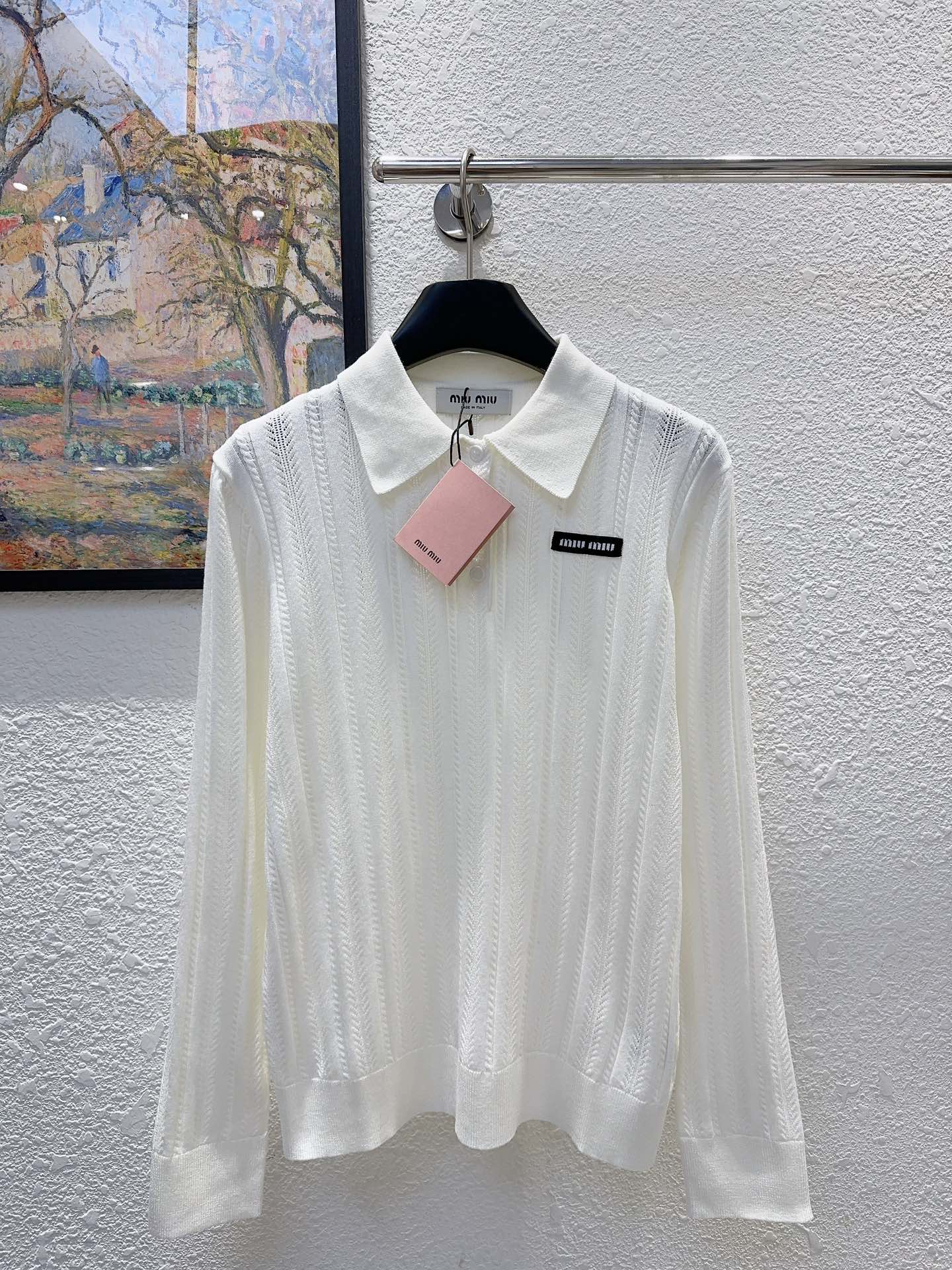NO:480329,Miu Miu family!  Special counter model!  Letter logo pattern lapel hook flower long sleeve knit top on chest!  Complete three standards!  Two colors!  S/M/L, shipped in stock!  (M size bust 92 length 59), miumiu,alexander wang19860909Miu缪家！专柜款！胸前字母logo图案翻领钩花长袖针织上衣！三标齐全！两色！码数S/M/L,现货发！(M码胸围92衣长59),,miumiu,alexander wang,Women's clothing