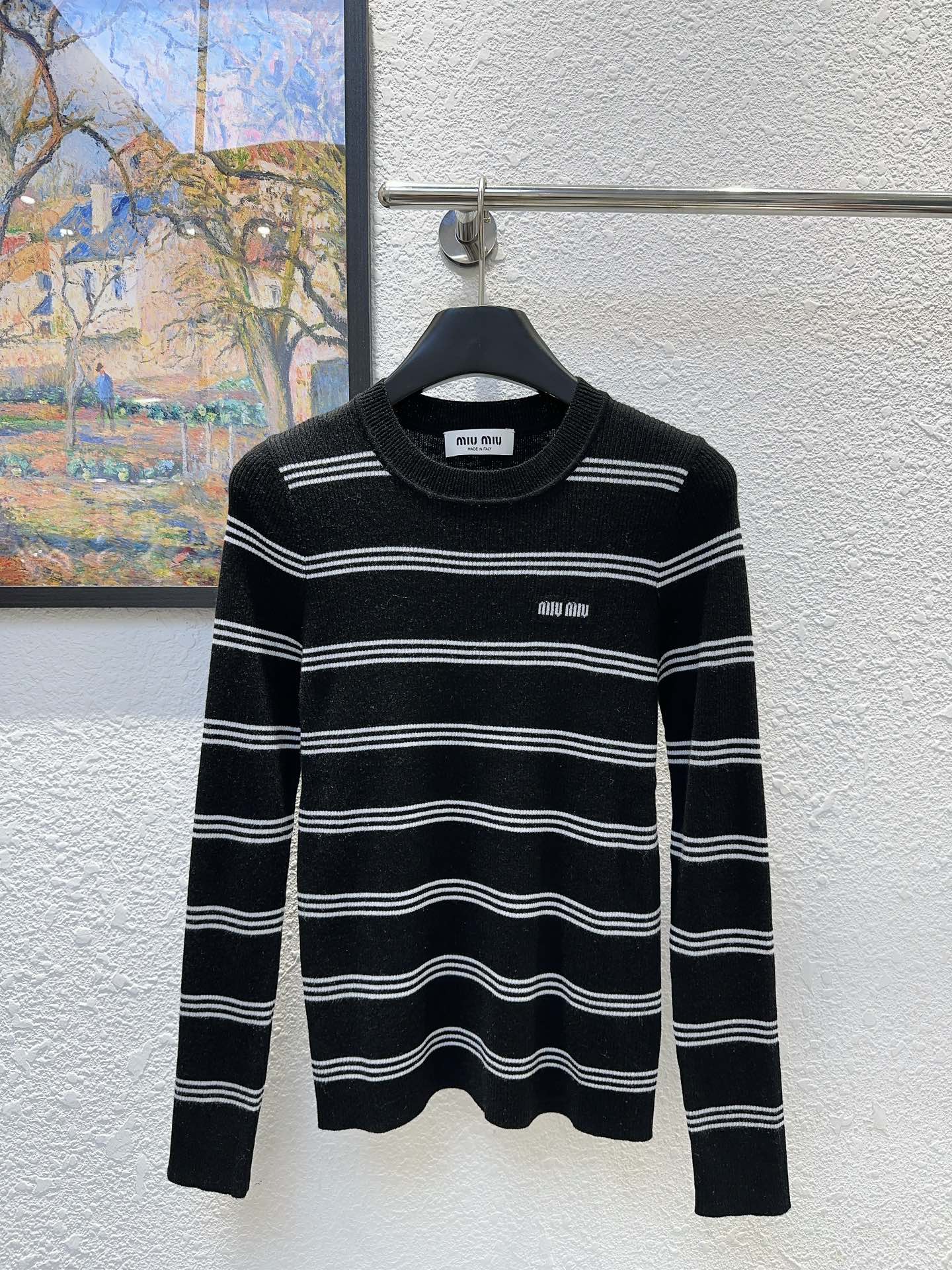 NO:488151,Miu Miu family!  Letter logo pattern on chest jacquard round neck striped wool stretch long-sleeved top!  Three colors!  S/M/L, shipped in stock!  (M size bust 70 garment length 55), miumiu,alexander wang19860909Miu缪家！胸前字母logo图案提花圆领条纹羊毛弹力长袖上衣！三色！码数S/M/L,现货发！(M码胸围70衣长55),,miumiu,alexander wang,Women's clothing