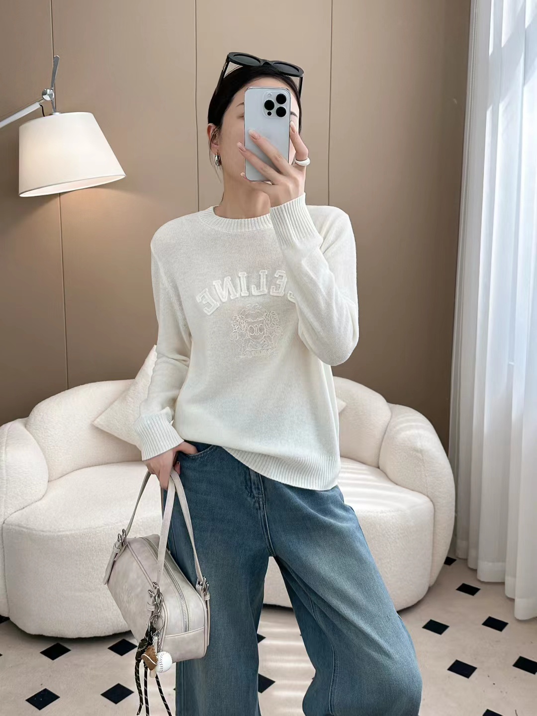 NO:494776,Celin's home!  Higher version!  Letter logo on chest Arc de Triomphe pattern jacquard round neck wool cashmere long-sleeved sweater!  Three colors!  Number of codes 36/38/40, shipped in stock!  (38 size bust 94 length 56), celine,sweaters,alexander wang19860909Celin家！高版本！胸前字母logo凯旋门图案提花圆领羊毛羊绒长袖毛衣！三色！码数36/38/40,现货发！(38码胸围94衣长56),,celine,sweaters,alexander wang,Women's clothing