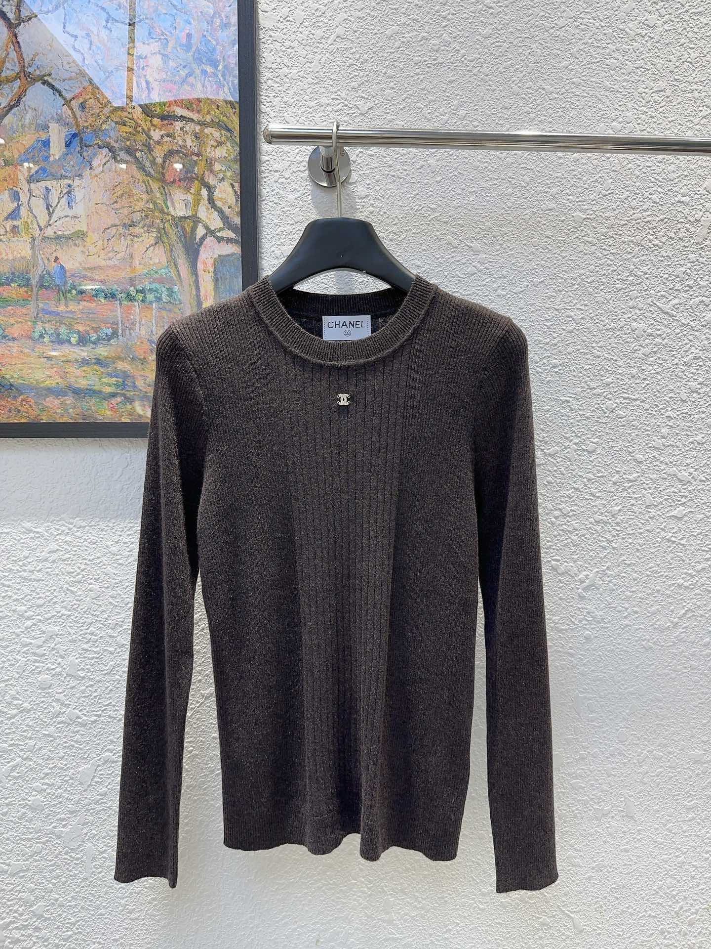 NO:506237,CC Xiaoxiang Home!  Double C letter logo badge round neck long sleeve stretch knitted cardigan!  Four colors!  S/M/L, shipped in stock!  (M size bust 72 length 60), chanel,alexander wang19860909CC小香家！胸口双C 字母logo徽章圆领长袖弹力针织羊毛衫！四色！码数S/M/L,现货发！(M码胸围72衣长60),,chanel,alexander wang,Women's clothing