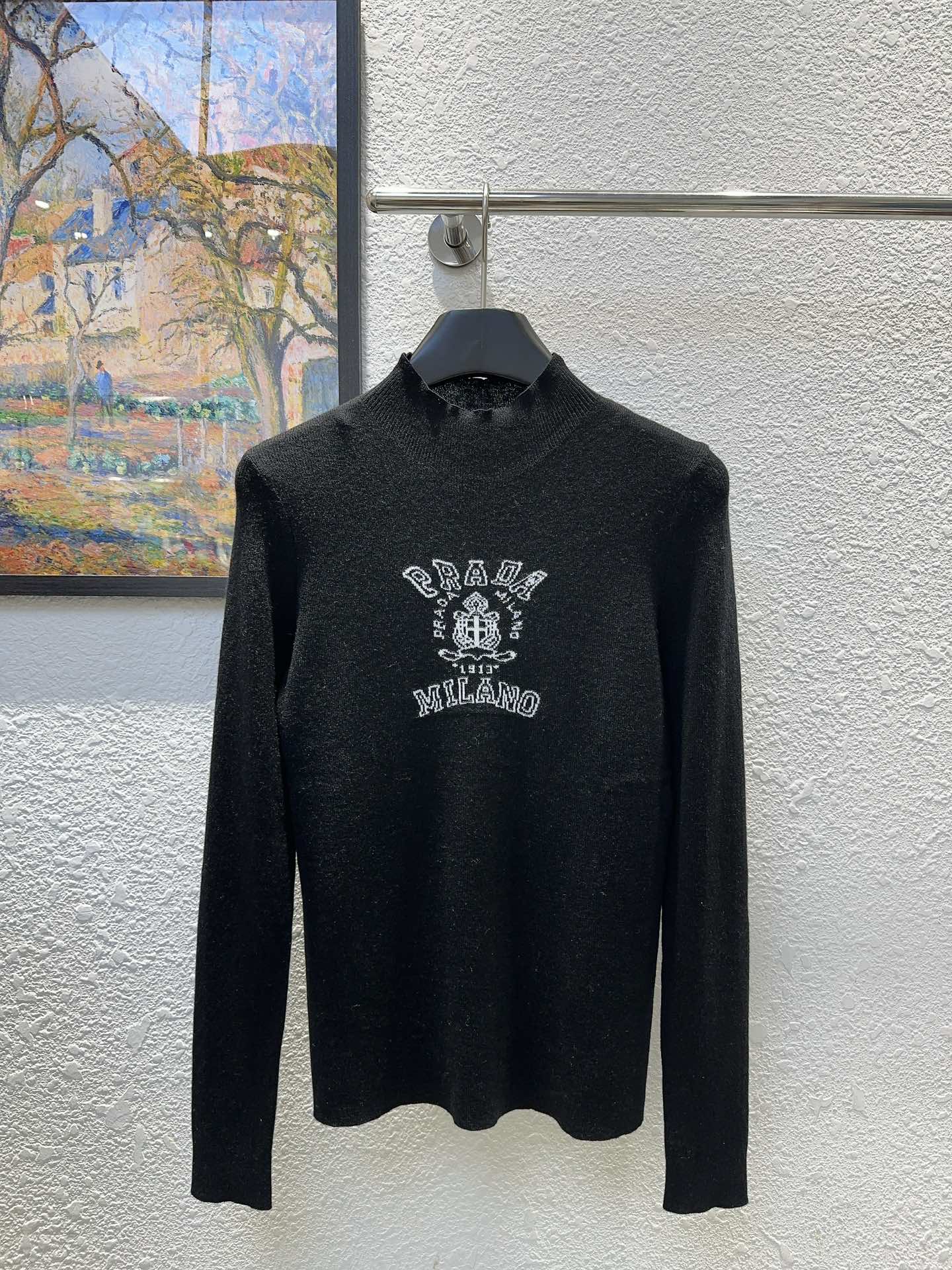 NO:533761,Pra Pu’s family!  Excellent quality!  The letter logo pattern on the chest is jacquard and elastic slimming cardigan!  Four colors!  S/M/L/XL, shipped in stock!  (M size bust 68 length 56), prada, prada, alexander wang19860909Pra普家！质量赞！胸前字母logo图案提花弹力显瘦羊毛衫！四色！码数S/M/L/XL,现货发！(M码胸围68衣长56),,prada,prada,alexander wang,Women's clothing