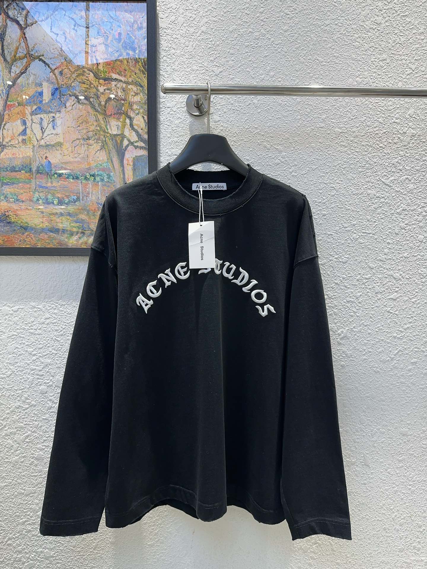 NO:547865,Acne's home!  Higher version!  Embroidered three-dimensional letter logo pattern on the chest is worn and worn round neck loose large version long-sleeved top!  The same style for men and women!  White and black!  S/M/L, shipped in stock!  (Size S bust 118 length 66), acne studios,alexander wang19860909Acne家！高版本！胸前刺绣立体字母logo图案做旧磨破圆领宽松大版长袖上衣！男女同款！白色黑色！码数S/M/L,现货发！(S码胸围118衣长66),,acne studios,alexander wang,Women's clothing