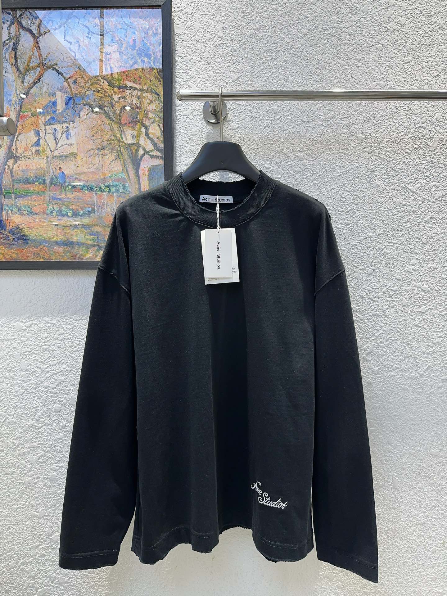 NO:547874,Acne's home!  Higher version!  The embroidered letter logo on the waist is a three-dimensional pattern with round neck and a worn long-sleeved top!  Complete three standards!  White and black!  S/M/L, shipped in stock!  (Size S bust 116 length 68), acne studios,alexander wang19860909Acne家！高版本！腰间刺绣字母logo后背立体图案圆领磨破长袖上衣！三标齐全！白色黑色！码数S/M/L,现货发！(S码胸围116衣长68),,acne studios,alexander wang,Women's clothing