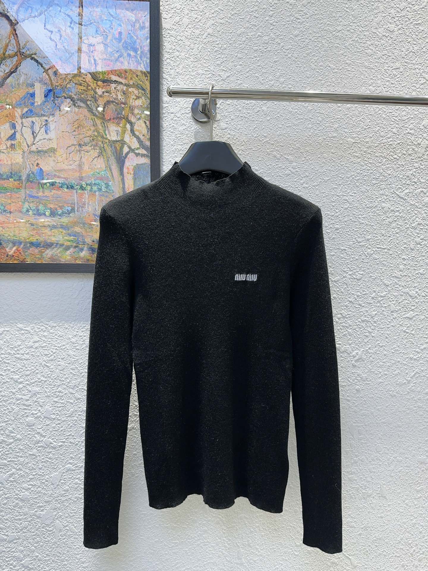 NO:560923,MiuMiaojia!  Half turtleneck stretch wool top with jacquard lettering logo pattern on the chest!  Four colors!  Size S/M/L/XL, shipped from stock!  (M size bust 68, length 58),,miumiu,alexander wang19860909Miu缪家！胸口字母logo图案提花半高领弹力羊毛上衣！四色！码数S/M/L/XL,现货发！(M码胸围68衣长58),,miumiu,alexander wang,Women's clothing