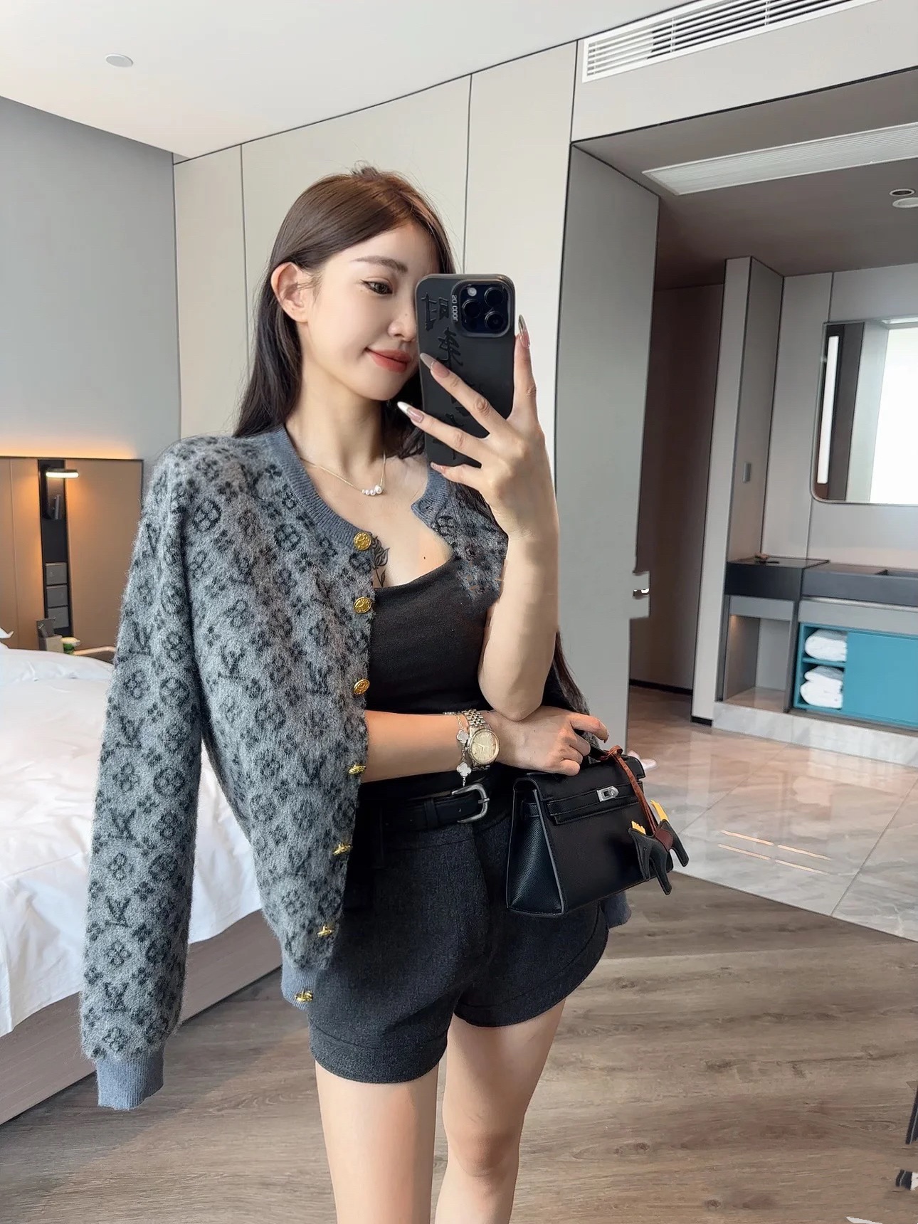 NO:563609,Donkey’s house!  Counter style!  Customized metal letter buttons, presbyopic logo pattern, jacquard round neck cardigan sweater jacket!  All three standards are complete!  Size S/M/L, shipped from stock!  (S size bust 92, length 55),,louis vuitton,louis vuitton,louis vuitton,jackets & coats,sweaters,alexander wang19860909Lv驴家！专柜款！定制金属字母纽扣老花logo图案提花圆领开衫毛衣外套！三标齐全！码数S/M/L,现货发！(S码胸围92衣长55),,louis vuitton,louis vuitton,louis vuitton,jackets & coats,sweaters,alexander wang,Women's clothing