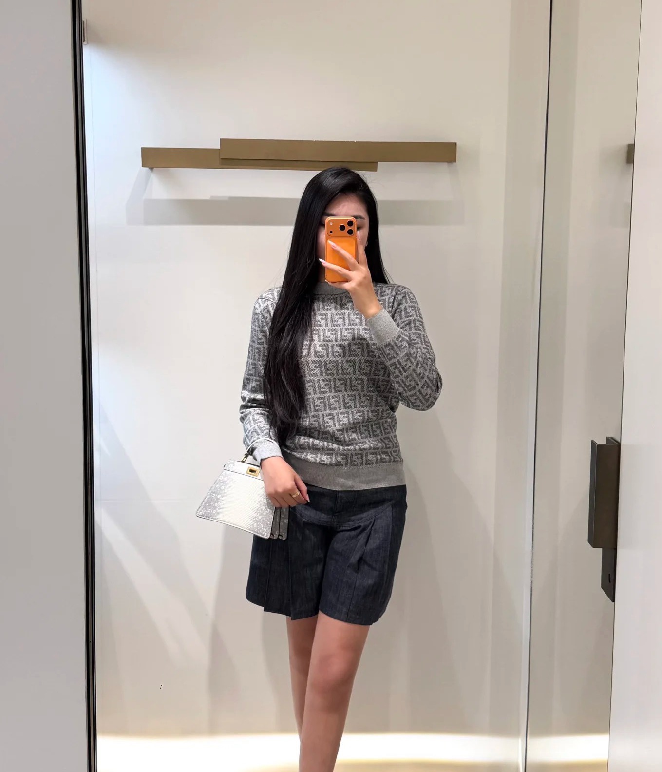 NO:577059,FF home!  Counter style!  Classic double F letter logo pattern jacquard round neck long-sleeved sweater!  All three standards are complete!  Size S/M/L, shipped from stock!  (S size bust 92, length 57),,fendi,sweaters,alexander wang19860909FF家！专柜款！经典双F字母logo图案提花圆领长袖毛衣！三标齐全！码数S/M/L,现货发！(S码胸围92衣长57),,fendi,sweaters,alexander wang,Women's clothing