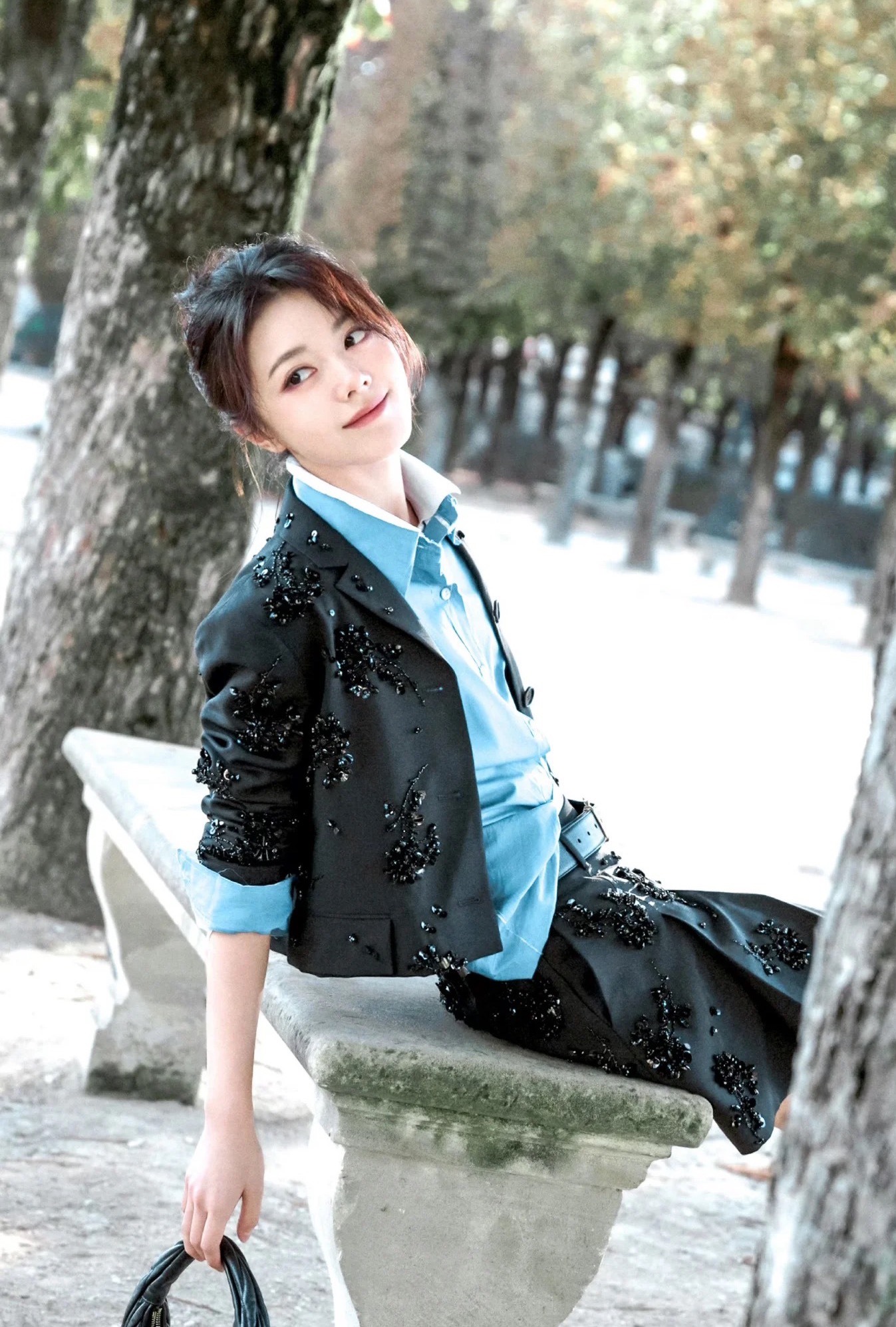 NO:589406,MiuMiaojia!  Counter style!  High version!  Super heavy industry!  Short blazer with beading, sequins and flower patterns embroidered with letter logo and lapel on the chest!  So beautiful!  Size S/M/L, shipped from stock!  (M size bust 96, length 52),,miumiu,jackets & coats,alexander wang19860909Miu缪家！专柜款！高版本！超级重工！钉珠钉钻亮片刺绣花朵图案胸口刺绣字母logo翻领短款西服外套！太美了！码数S/M/L,现货发！(M码胸围96衣长52),,miumiu,jackets & coats,alexander wang,Women's clothing