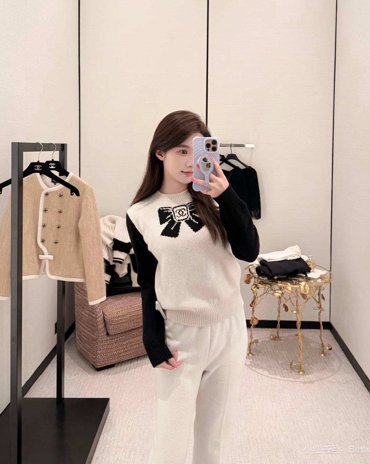 NO:590475,CC Xiaoxiang’s house!  Counter style!  Jacquard contrasting color round neck long-sleeved sweater with double C letter logo bow pattern on the chest!  All three standards are complete!  Size S/M/L, shipped from stock!  (S size bust 90, length 56),,chanel,sweaters,alexander wang19860909CC小香家！专柜款！胸口双C字母logo蝴蝶结图案提花撞色圆领长袖毛衣！三标齐全！码数S/M/L,现货发！(S码胸围90衣长56),,chanel,sweaters,alexander wang,Women's clothing