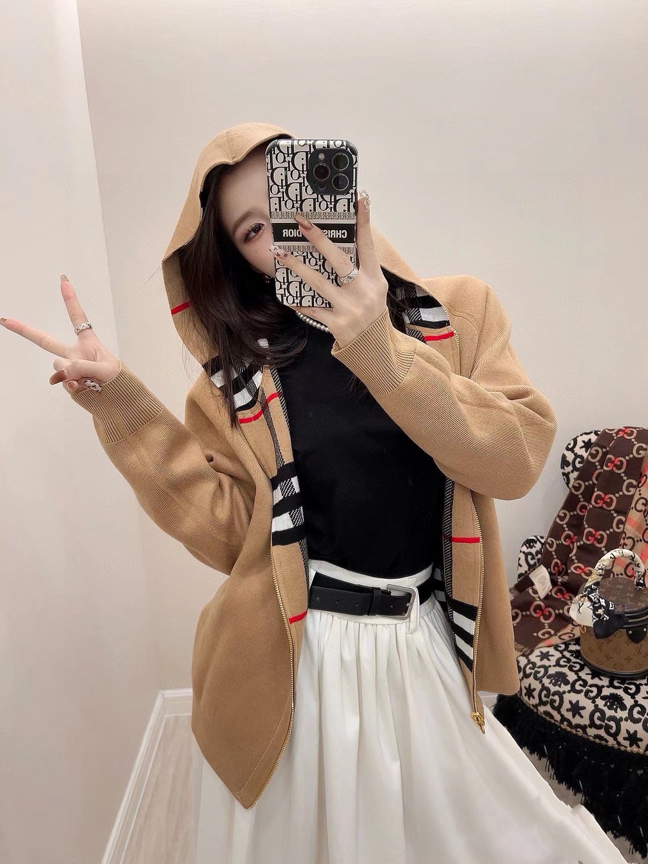 NO:591834,Burba family!  High version!  Open mold custom letter logo buttons classic plaid jacquard hooded zipper reversible long-sleeved jacket!  Size S/M/L, shipped from stock!  (S size bust 114, length 64),,burberry,burberry,jackets & coats,hats,alexander wang19860909Bur巴家！高版本！开模定制字母logo纽扣经典格纹提花连帽拉链两面穿长袖外套！码数S/M/L,现货发！(S码胸围114衣长64),,burberry,burberry,jackets & coats,hats,alexander wang,Women's clothing