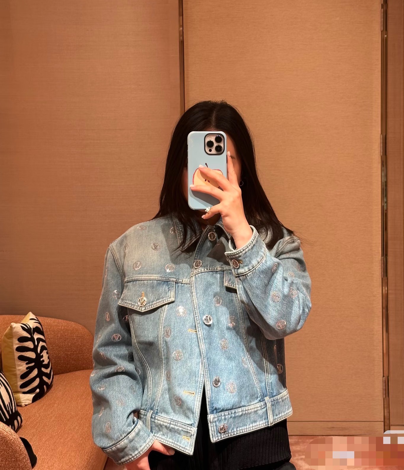 NO:608614,Donkey’s house!  Counter style!  Open-mold custom letter buttons all over embroidered sequined logo pattern lapel pocket denim jacket!  So beautiful!  Code number 36/38/40, ready for delivery!  (size 38, bust 104, length 52),,louis vuitton,louis vuitton,louis vuitton,jackets & coats,alexander wang19860909Lv驴家！专柜款！开模定制字母钮扣全身刺绣亮片logo图案翻领口袋牛仔外套！美爆了！码数36/38/40,现货发！(38码胸围104衣长52),,louis vuitton,louis vuitton,louis vuitton,jackets & coats,alexander wang,Women's clothing