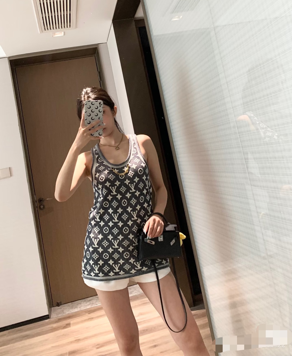 NO:609426,Donkey’s house!  Counter style!  Customized letter chain on the chest and full-body letter logo jacquard pattern long sleeveless vest top!  All three standards are complete!  Size S/M/L, shipped from stock!  (S size bust 84, length 70),,louis vuitton,louis vuitton,louis vuitton,alexander wang19860909Lv驴家！专柜款！胸口定制字母链条全身字母logo提花图案长款无袖背心上衣！三标齐全！码数S/M/L,现货发！(S码胸围84衣长70),,louis vuitton,louis vuitton,louis vuitton,alexander wang,Women's clothing