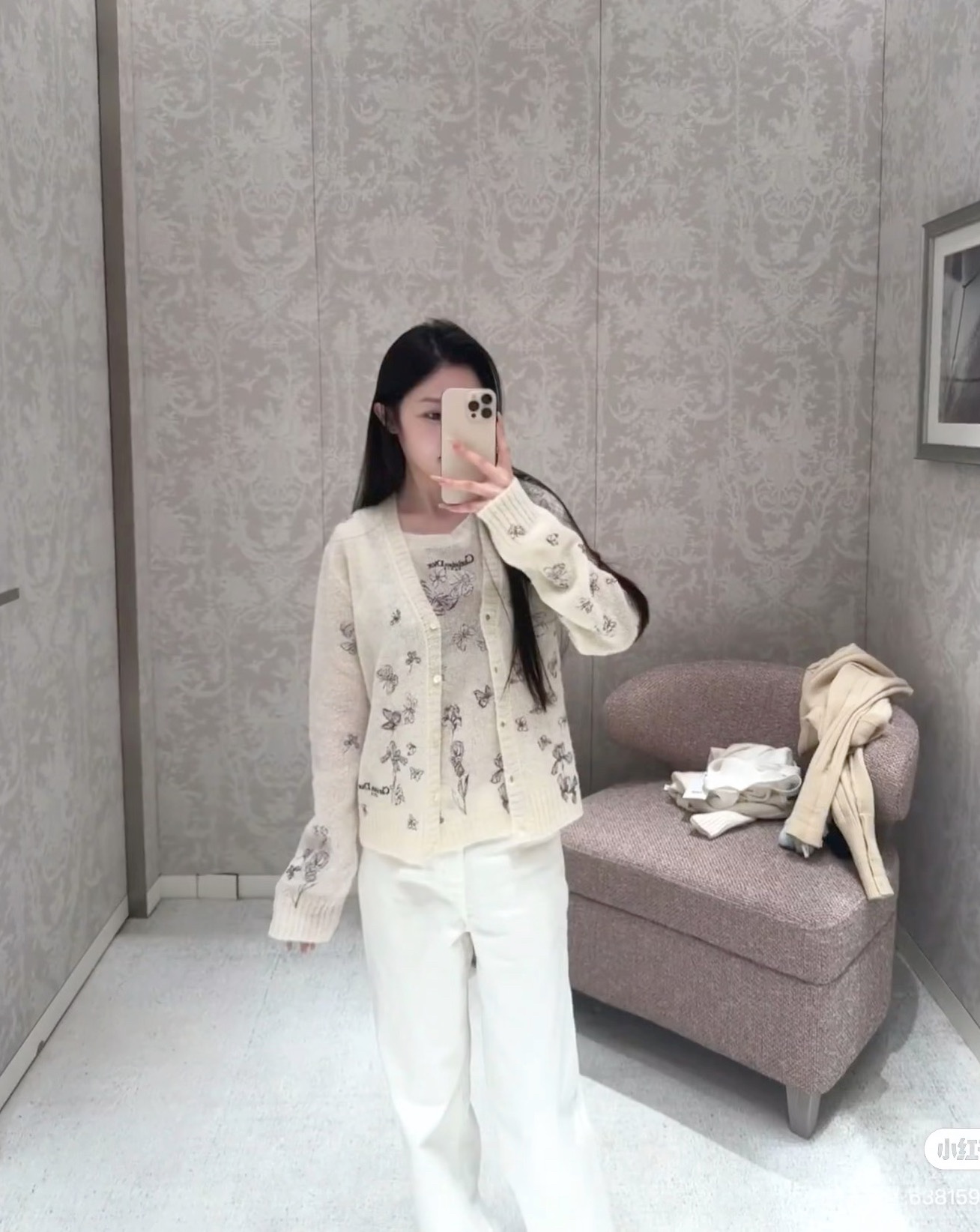 NO:610973,Dio*Dijia!  Counter style!  Customized letter buttons with heavily embroidered three-dimensional butterfly pattern on the back V-neck cardigan long-sleeved sweater with logo!  All three standards are complete!  Size S/M/L, shipped from stock!  (S size bust 92, length 56),,dior,dior,sweaters,alexander wang19860909Dio*迪家！专柜款！定制字母钮扣重工刺绣立体蝴蝶图案后背logo V领开衫长袖毛衣！三标齐全！码数S/M/L,现货发！(S码胸围92衣长56),,dior,dior,sweaters,alexander wang,Women's clothing
