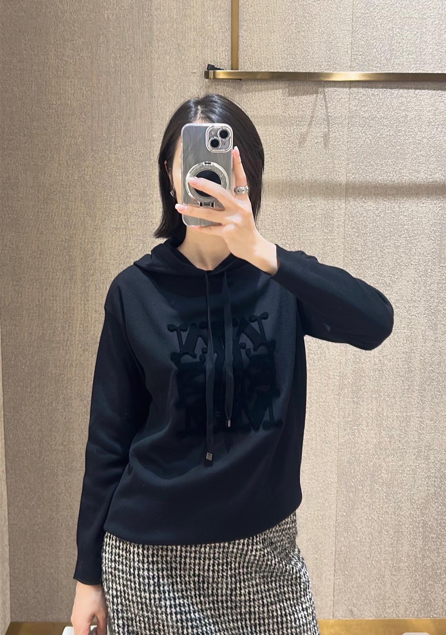 NO:626592,Maxmara's house!  Counter style!  Customized letter metal hardware chest embroidered three-dimensional logo pattern hooded sweatshirt embroidered drawstring pants suit!  All three standards are complete!  Size M/L/XL, ready for shipment!  (L size bust 104, shirt length 59, waist 76, pants length 105),,hoodie,sweatshirts,hats,alexander wang19860909Maxmara家！专柜款！定制字母金属五金胸前刺绣立体logo图案连帽卫衣刺绣抽绳裤套装！三标齐全！码数M/L/XL,现货发！(L码胸围104衣长59腰围76裤长105),,hoodie,sweatshirts,hats,alexander wang,Women's clothing