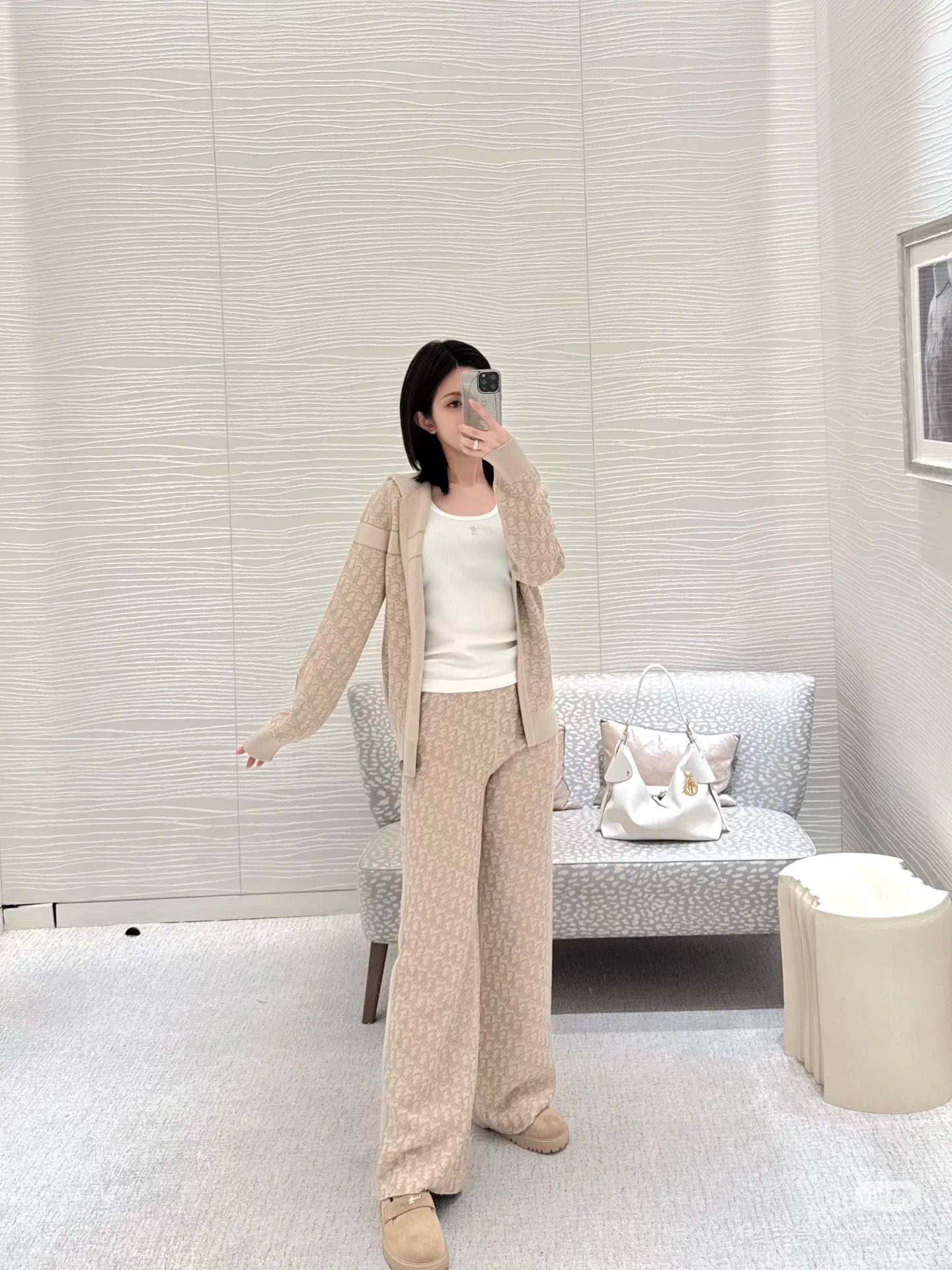 NO:647008,Dio*Dijia!  Counter style!  Classic letter logo pattern, jacquard letter pattern on both sides, elastic waist, reversible wide-leg pants!  All three standards are complete!  Code number 36/38/40, ready for delivery!  (size 38 waist 70 pants length 105),,dior,dior,alexander wang19860909Dio*迪家！专柜款！经典字母logo图案提花两侧字母图案松紧腰双面穿阔腿裤！三标齐全！码数36/38/40,现货发！(38码腰围70裤长105),,dior,dior,alexander wang,Women's clothing