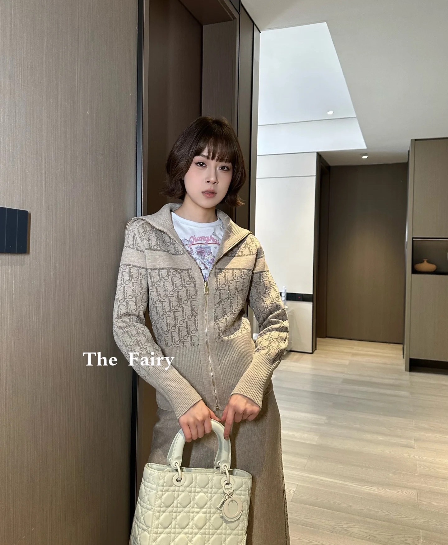 NO:627522,Dio*Dijia!  Counter style!  Customized metal letter zipper with letter logo pattern on the back and gold jacquard large lapel reversible long-sleeved sweater jacket!  All three standards are complete!  Code number 36/38/40, ready for delivery!  (size 38 bust 98 length 60),,dior,dior,jackets & coats,sweaters,alexander wang19860909Dio*迪家！专柜款！定制金属字母拉链后背字母logo图案金线提花大翻领双面穿长袖毛衣外套！三标齐全！码数36/38/40,现货发！(38码胸围98衣长60),,dior,dior,jackets & coats,sweaters,alexander wang,Women's clothing