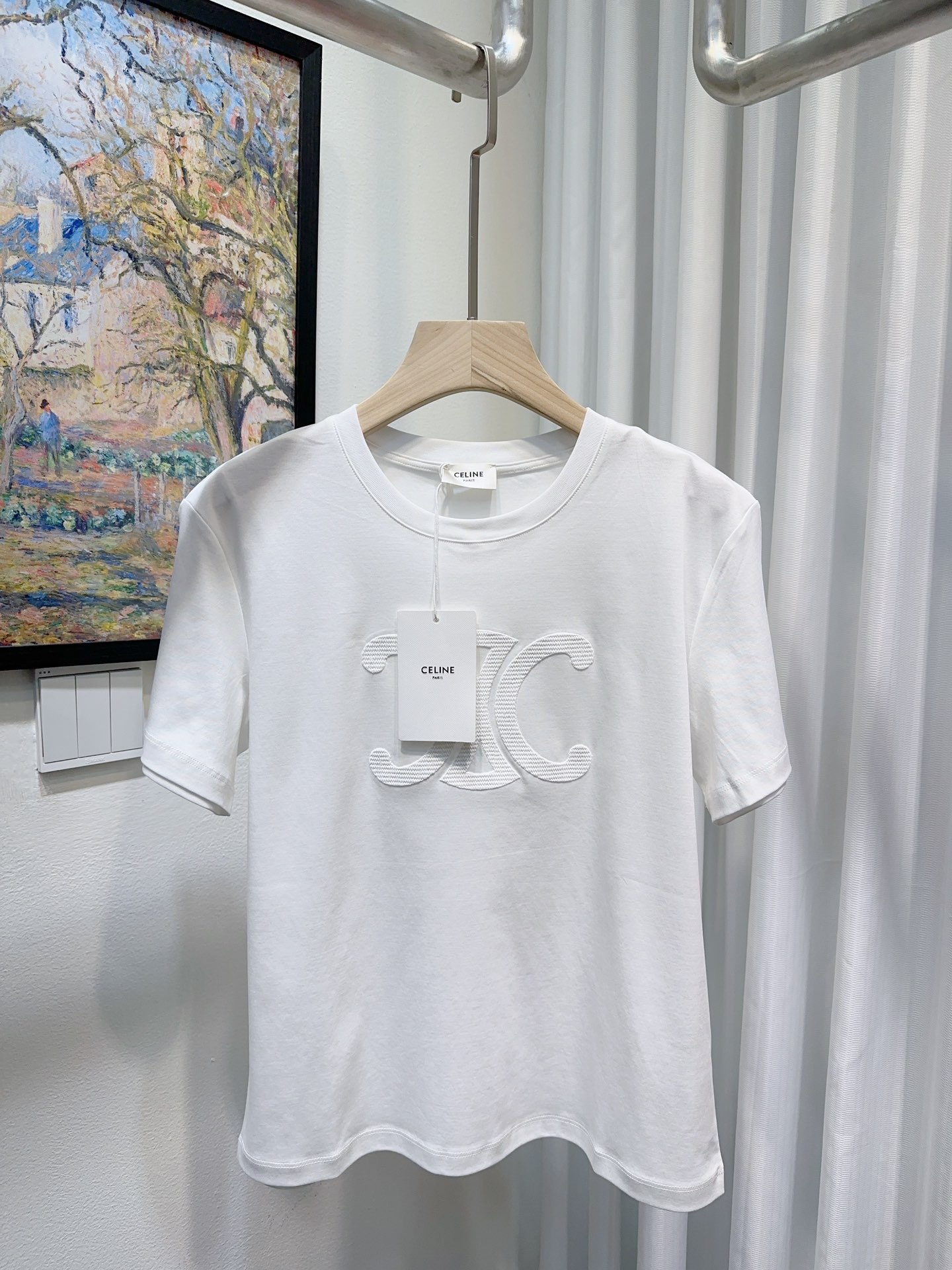NO:628713,Celin’s house!  High version!  Round neck mercerized cotton short-sleeved T-shirt with heavy embroidery of Arc de Triomphe logo pattern on the chest!  All three standards are complete!  White black!  Size S/M/L, shipped from stock!  (M size bust 96, length 59),,celine,T-shirt,tees,t-shirt,alexander wang19860909Celin家！高版本！胸前重工刺绣凯旋门logo图案圆领丝光棉短袖T恤！三标齐全！白色黑色！码数S/M/L,现货发！(M码胸围96衣长59),,celine,T-shirt,tees，t-shirt,alexander wang,Women's clothing