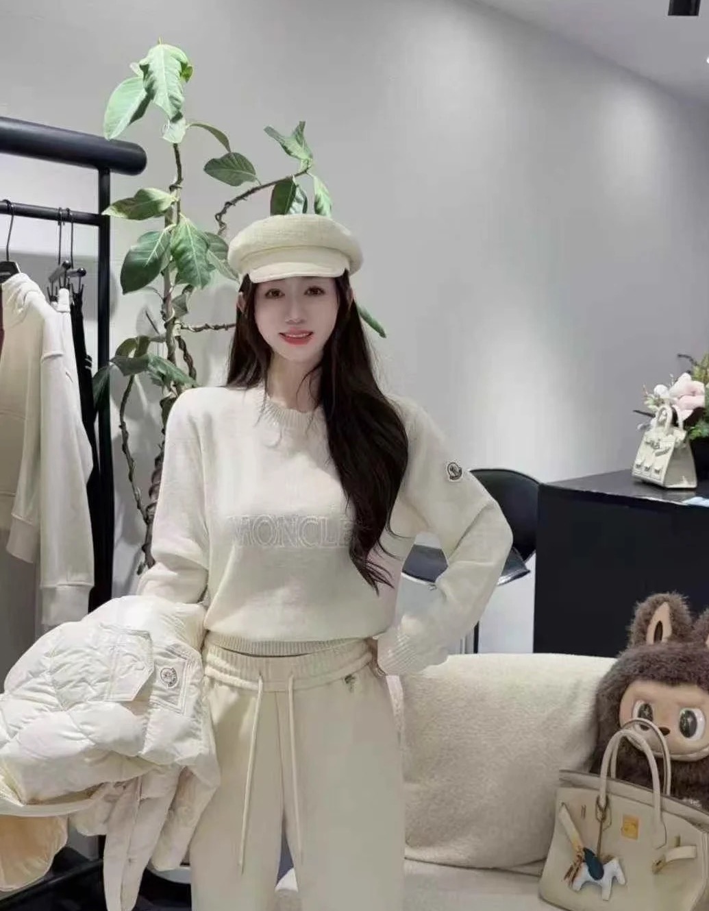 NO:650113,Moncler Mengkou home!  High version!  Round neck long sleeve wool cashmere sweater with embroidered letter logo pattern on the chest and sleeve badge!  Blue and white!  Code number 36/38/40, ready for delivery!  (size 38, bust 96, length 57),,Moncler,sweaters,alexander wang19860909Moncler蒙口家！高版本！胸前刺绣字母logo图案袖徽章圆领长袖羊毛羊绒毛衣！蓝色白色！码数36/38/40,现货发！(38码胸围96衣长57),,Moncler,sweaters,alexander wang,Women's clothing