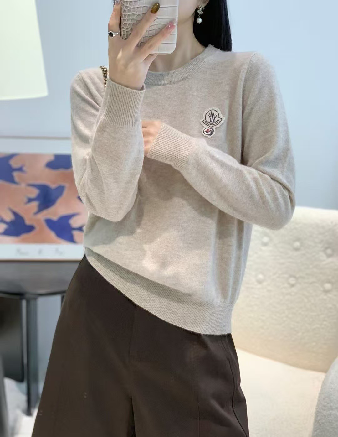NO:651118,Moncler Mengkou home!  Round neck wool cashmere sweater with letter logo badge pattern embroidered on the chest!  Three colors!  The code number is 36.38.40, ready for delivery!  (size 38, bust 96, length 57),,Moncler,sweaters,alexander wang19860909Moncler蒙口家！胸口刺绣字母logo徽章图案圆领羊毛羊绒毛衣！三色！码数36.38.40,现货发！(38码胸围96衣长57),,Moncler,sweaters,alexander wang,Women's clothing
