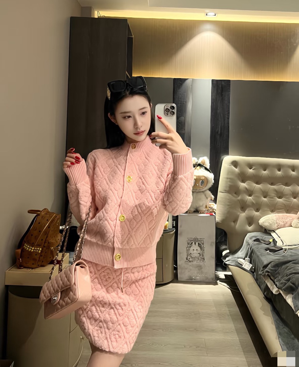 NO:653883,Donkey’s house!  Counter style!  Letter logo pattern jacquard A-line drawstring pink mini skirt!  All three standards are complete!  Size S/M/L, shipped from stock!  (M size waist 66, skirt length 46),,louis vuitton,louis vuitton,louis vuitton,skirts,alexander wang19860909Lv驴家！专柜款！字母logo图案提花A字抽绳粉色小半裙！三标齐全！码数S/M/L,现货发！(M码腰围66裙长46),,louis vuitton,louis vuitton,louis vuitton,skirts,alexander wang,Women's clothing