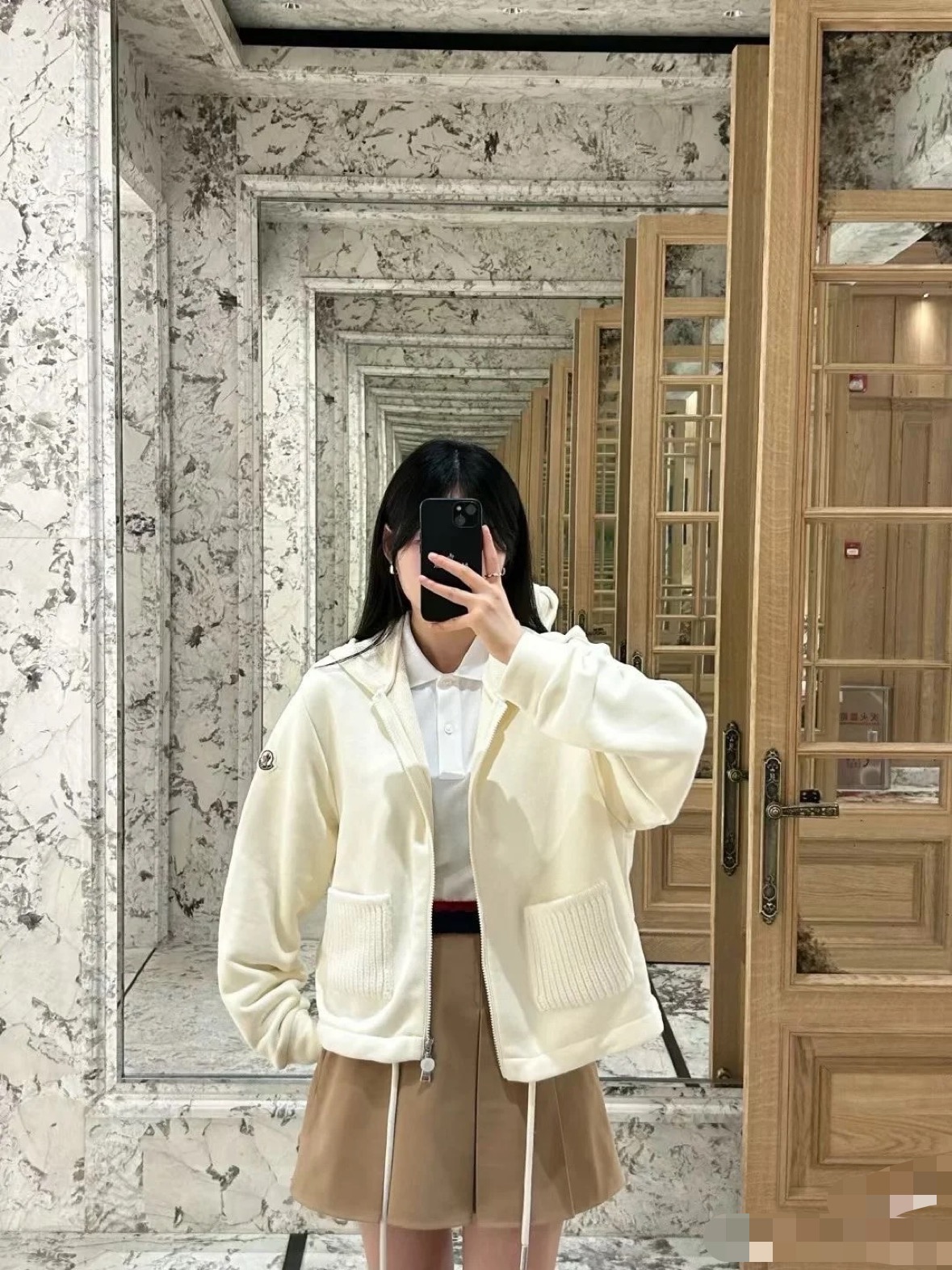 NO:655564,Moncler covers your mouth!  Counter style!  High version!  Customized molded letter logo zipper hardware sleeves badge pattern hooded sweatshirt jacket drawstring pants suit!  All three standards are complete!  White blue!  Size S/M/L, shipped from stock!  (M size bust 108, length 55, waist 72, pants length 102),,Moncler,hoodie,sweatshirts,jackets & coats,hats,alexander wang19860909Moncler蒙口！专柜款！高版本！开模定制字母logo拉链五金袖徽章图案连帽卫衣外套抽绳裤套装！三标齐全！白色蓝色！码数S/M/L,现货发！(M码胸围108衣长55腰围72裤长102),,Moncler,hoodie,sweatshirts,jackets & coats,hats,alexander wang,Women's clothing