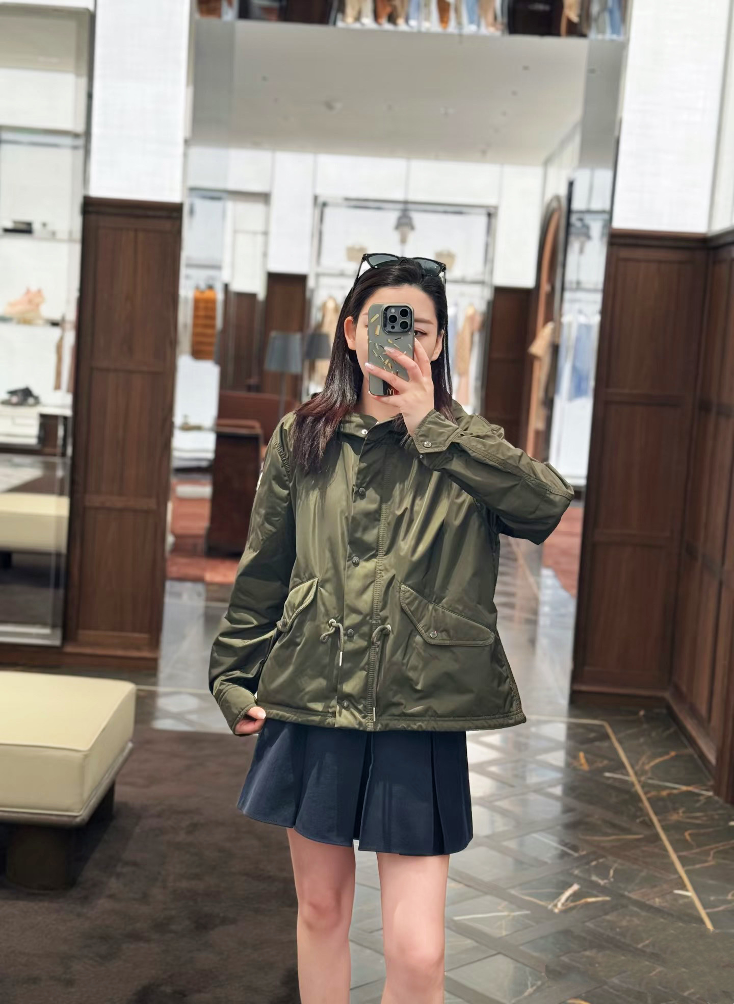 NO:663480,Moncler covers your mouth!  Counter style!  Customized letter hardware zipper sleeve letter logo badge hooded drawstring jacket!  All three standards are complete!  Black green!  The code number is 0.1.2, shipped immediately!  (Size 1 bust 114, length 56-60),,Moncler,jackets & coats,hats, 19860909Moncler蒙口！专柜款！定制字母五金拉链袖字母logo徽章连帽抽绳外套！三标齐全！黑色绿色！码数0.1.2,现货发！(1码胸围114衣长56-60),,Moncler,jackets & coats,hats, ,Women's clothing