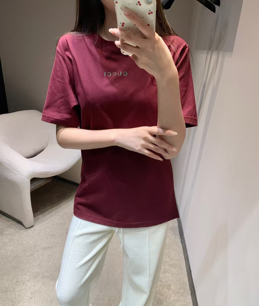 NO:740128,GG’s house!  High version!  Round neck short-sleeved T-shirt with printed logo on the chest!  All three standards are complete!  White maroon!  Size S/M/L, shipped from stock!  (S size bust 96, length 66),,gucci,T-shirt,tees,t-shirt,19860909GG家！高版本！胸口字母logo图案印花圆领短袖T恤！三标齐全！白色枣红色！码数S/M/L,现货发！(S码胸围96衣长66),,gucci,T-shirt,tees，t-shirt,,Women's clothing