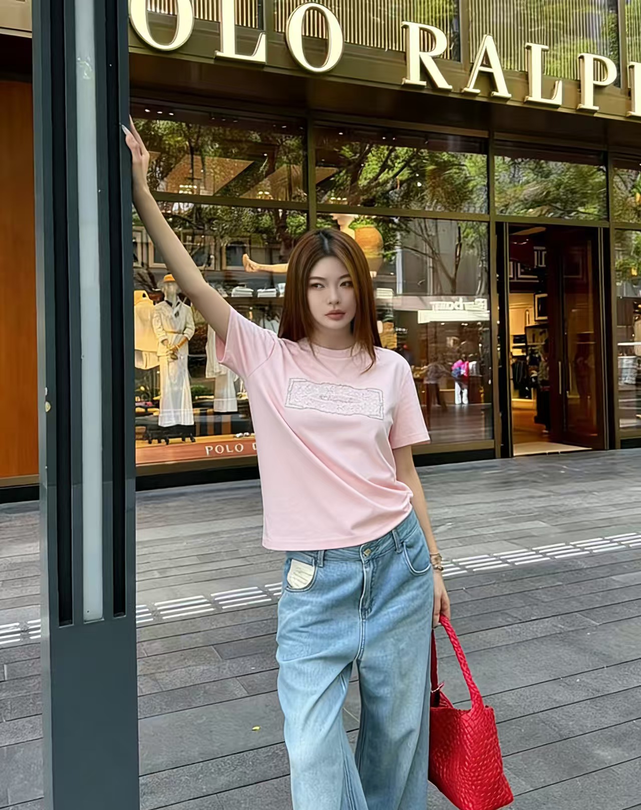 NO:665979,CC Xiaoxiang’s house!  High version!  Round neck double-sided mercerized cotton short-sleeved T-shirt with heavily embroidered beading, sequined letters and logo pattern on the chest!  All three standards are complete!  White pink!  Size S/M/L, shipped from stock!  (M size bust 96, length 61),,chanel,T-shirt,tees,t-shirt, 19860909CC小香家！高版本！胸前重工刺绣钉珠亮片字母logo图案圆领双面丝光棉短袖T恤！三标齐全！白色粉色！码数S/M/L,现货发！(M码胸围96衣长61),,chanel,T-shirt,tees，t-shirt, ,Women's clothing
