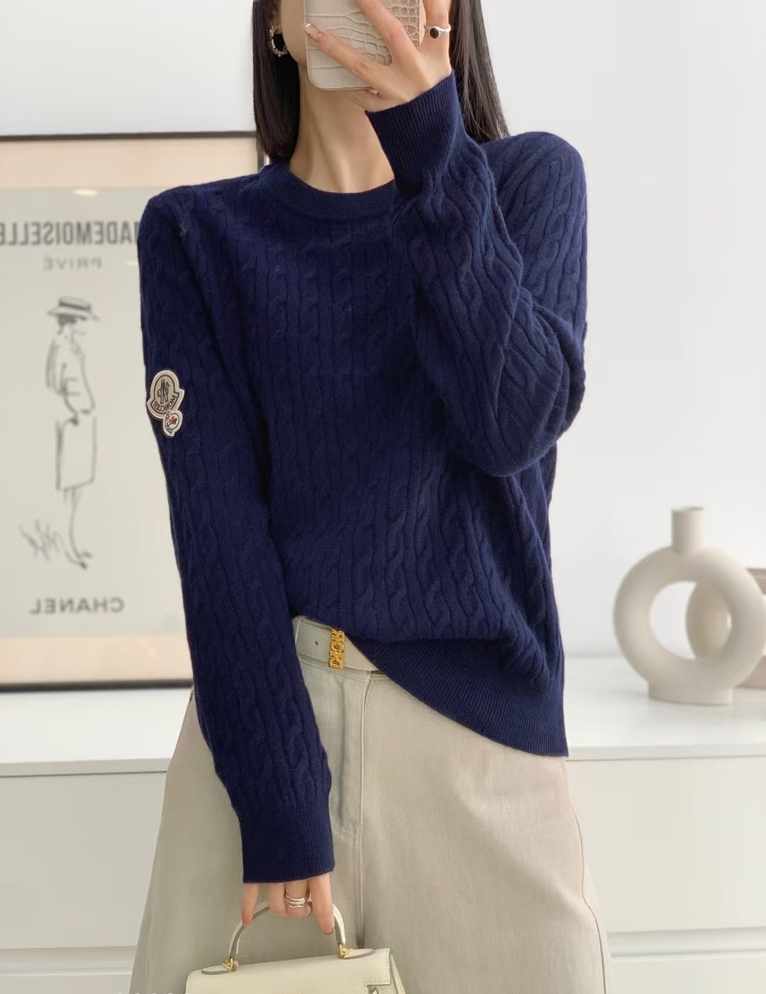 NO:685508,Moncler Mengkou home!  So beautiful!  Customized letter logo badge cable pattern round neck long sleeve wool cashmere sweater on cuffs!  Blue pink white!  Code number 36/38/40, ready for delivery!  (size 38, bust 96, length 58),,Moncler,sweaters,19860909Moncler蒙口家！美爆了！袖口定制字母logo徽章绞花图案圆领长袖羊毛羊绒毛衣！蓝色粉色白色！码数36/38/40,现货发！(38码胸围96衣长58),,Moncler,sweaters,,Women's clothing