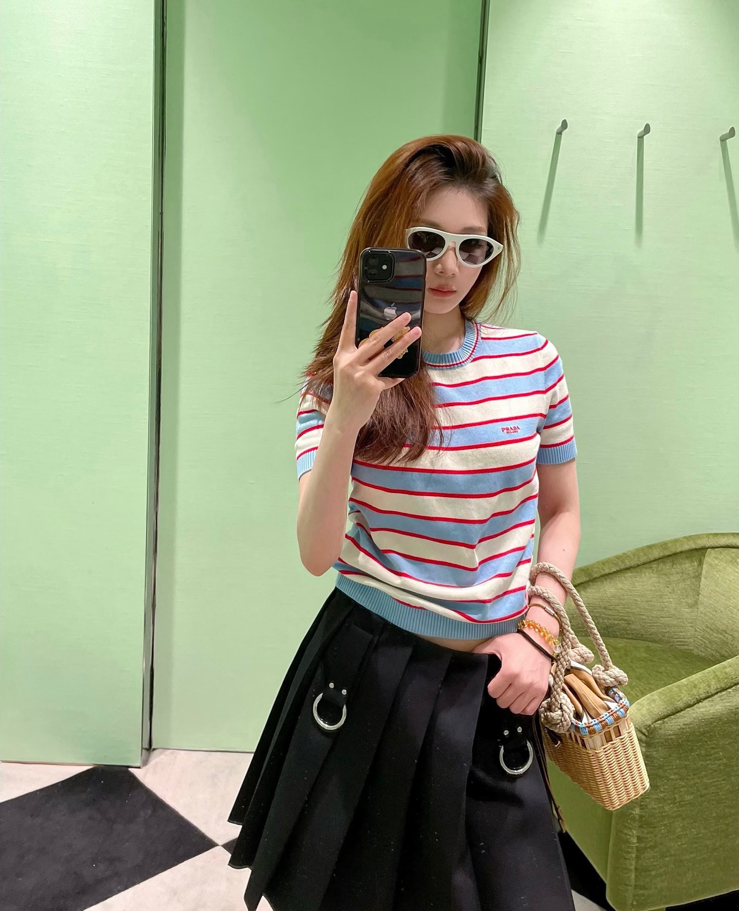 NO:694900,Pra Pujia!  Counter style!  Round neck short-sleeved striped knitted top with letter logo pattern embroidered on the chest!  All three standards are complete!  Size S/M/L, shipped from stock!  (S size bust 86, length 54),, prada, prada, T-shirt,19860909Pra普家！专柜款！胸口刺绣字母logo图案圆领短袖条纹针织上衣！三标齐全！码数S/M/L,现货发！(S码胸围86衣长54),,prada,prada,T-shirt,,Women's clothing