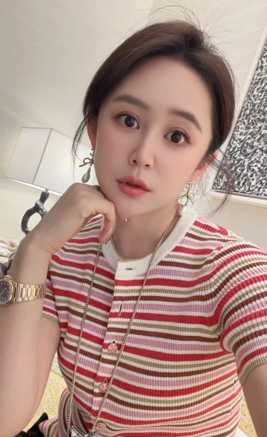 NO:695336,CC Xiaoxiang’s house!  Counter style!  Customized flower-embellished diamond buttons colorful striped knitted crew neck short-sleeved stretch top!  All three standards are complete!  Code number 36/38/40, ready for delivery!  (size 38, bust 72, length 56),,chanel,T-shirt,19860909CC小香家！专柜款！定制花朵镶钻钮扣彩色条纹针织圆领短袖弹力上衣！三标齐全！码数36/38/40,现货发！(38码胸围72衣长56),,chanel,T-shirt,,Women's clothing