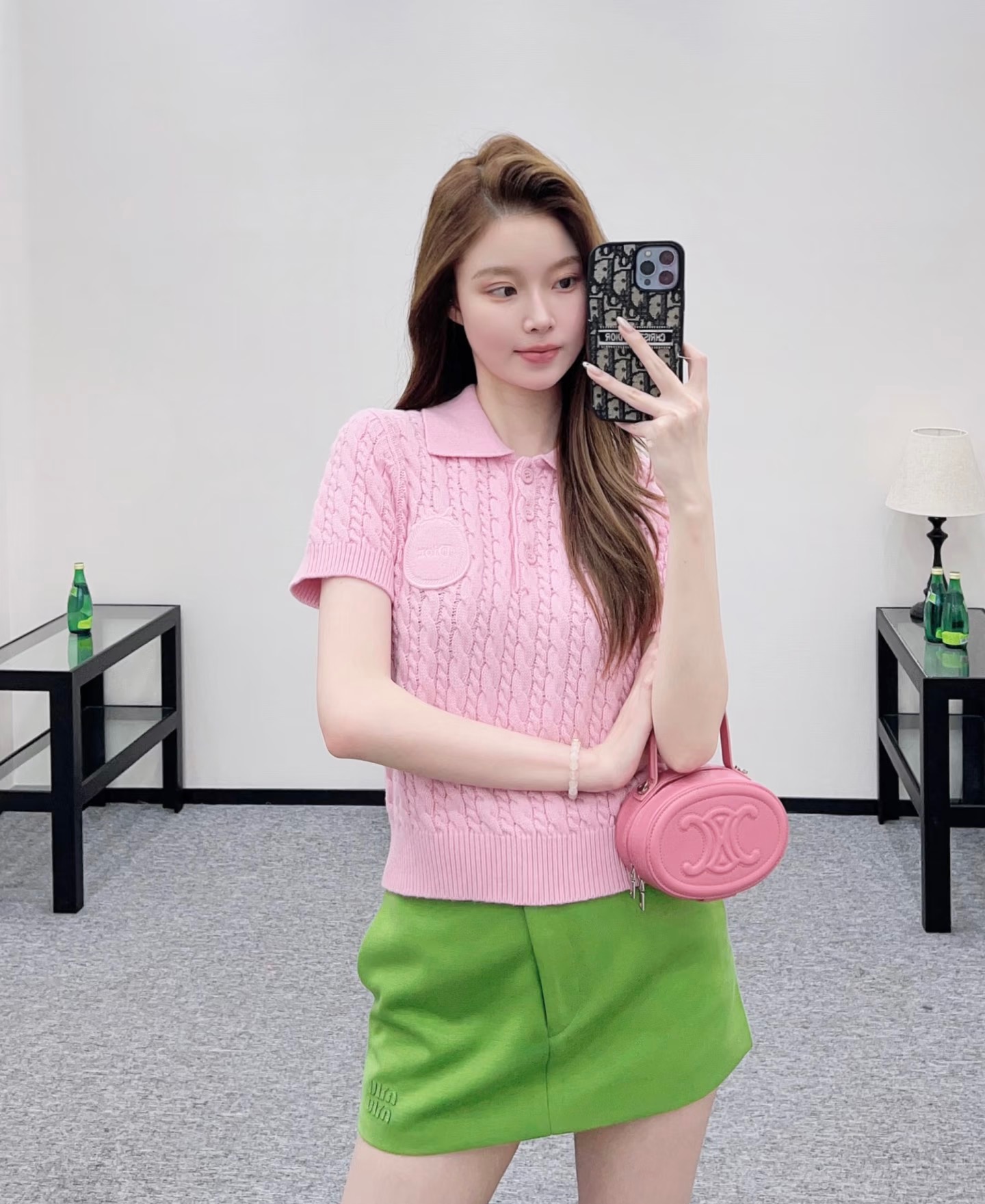 NO:709650,Dio*Dijia!  Counter style!  Short sleeve top with bow letter logo pattern embroidered on the chest, lapel cable tie!  All three standards are complete!  Code number 36/38/40, ready for delivery!  (size 38, bust 84, length 52),,dior,dior,T-shirt,19860909Dio*迪家！专柜款！胸口刺绣蝴蝶结字母logo图案翻领绞花短款短袖上衣！三标齐全！码数36/38/40,现货发！(38码胸围84衣长52),,dior,dior,T-shirt,,Women's clothing