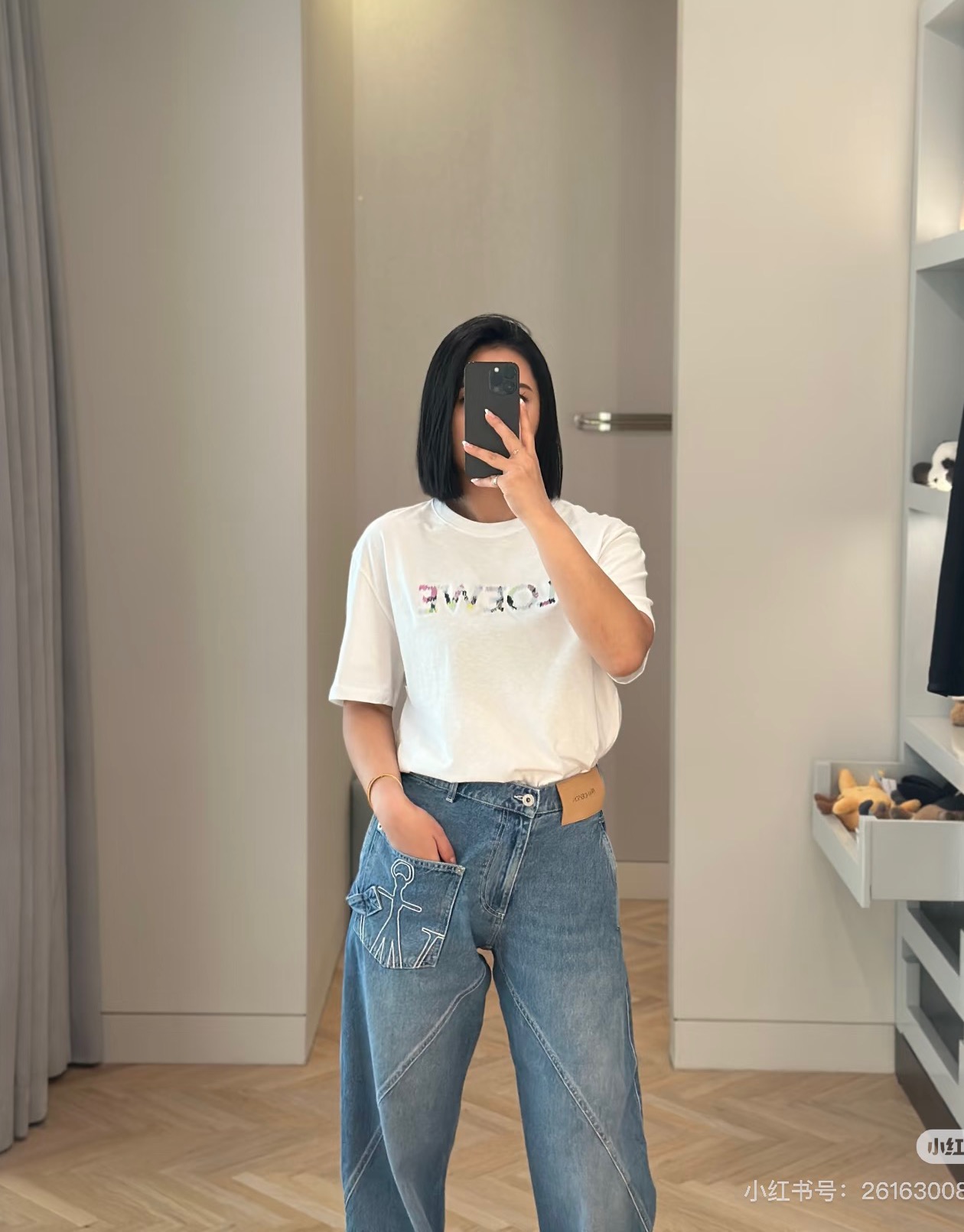 NO:929303,Loew Loewe!  Counter style!  Round neck mercerized cotton short-sleeved T-shirt with heavy embroidery of colorful letter logo pattern on the chest!  All three standards are complete!  Size S/M/L/XL, shipped from stock!  (M size bust 92, length 58),,loewe,loewe,T-shirt,tees,t-shirt,19860909Loew罗意威！专柜款！胸前重工刺绣彩色字母logo图案圆领丝光棉短袖T恤！三标齐全！码数S/M/L/XL,现货发！(M码胸围92衣长58),,loewe,loewe,T-shirt,tees，t-shirt,,Women's clothing