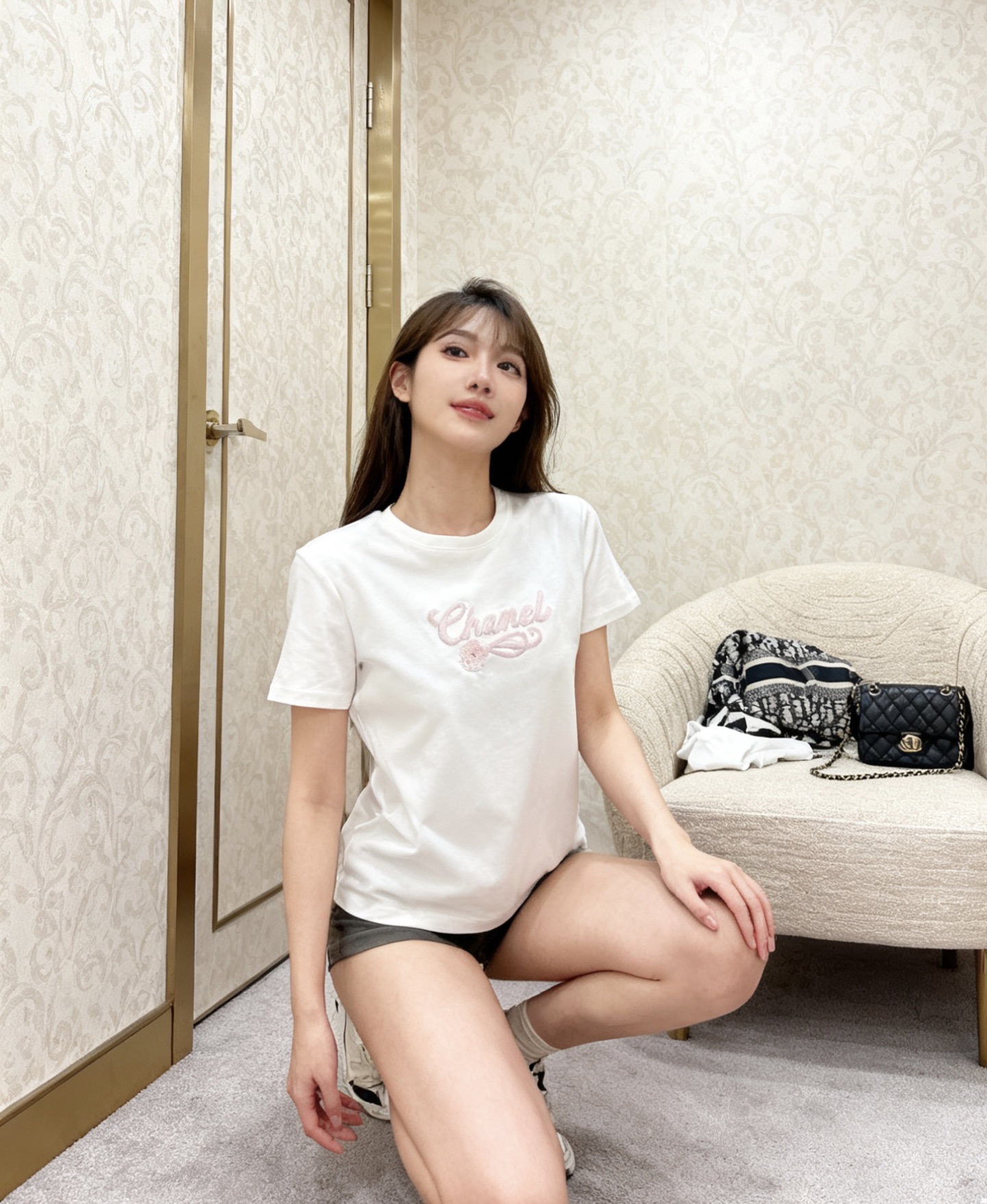 NO:716736,CC Xiaoxiang’s house!  High version!  Round neck mercerized cotton short-sleeved T-shirt with floral letter logo pattern embroidered on the chest, sequins and beads!  All three standards are complete!  Size S/M/L, shipped from stock!  (M size bust 94, length 60),,chanel,T-shirt,tees,t-shirt,19860909CC小香家！高版本！胸前刺绣亮片钉珠花朵字母logo图案圆领丝光棉短袖T恤！三标齐全！码数S/M/L,现货发！(M码胸围94衣长60),,chanel,T-shirt,tees，t-shirt,,Women's clothing