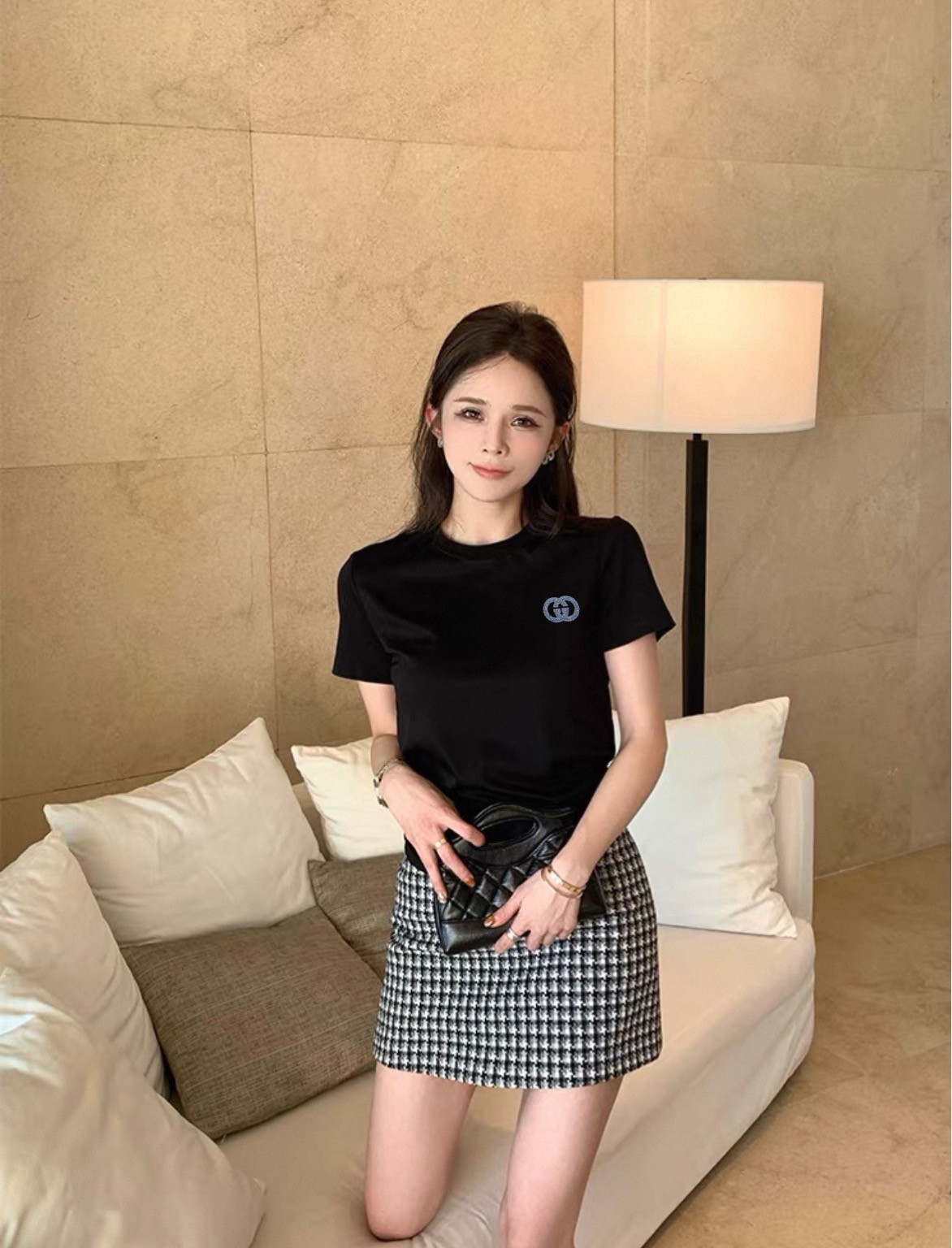 NO:739101,GG’s house!  High version!  Round neck mercerized cotton short-sleeved T-shirt with silver thread embroidery and beading on the chest with Double G letter logo pattern!  All three standards are complete!  Two colors!  Size S/M/L, shipped from stock!  (M size bust 94, length 58),,gucci,T-shirt,tees,t-shirt,19860909GG家！高版本！胸口银线刺绣钉珠双G字母logo图案圆领丝光棉短袖T恤！三标齐全！两色！码数S/M/L,现货发！(M码胸围94衣长58),,gucci,T-shirt,tees，t-shirt,,Women's clothing