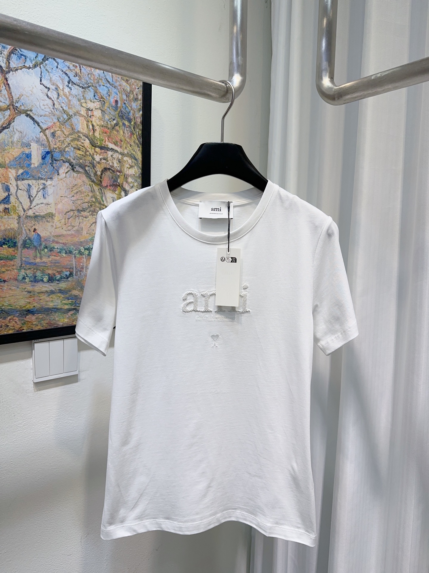 NO:739665,Ami's house!  Counter style!  Heavy embroidery beading letter logo pattern round neck mercerized cotton short-sleeved T-shirt!  All three standards are complete!  Three colors!  Size S/M/L/XL, shipped from stock!  (M size bust 92, length 59),, T-shirt, tees, t-shirt,19860909Ami家！专柜款！重工刺绣钉珠字母logo图案圆领丝光棉短袖T恤！三标齐全！三色！码数S/M/L/XL,现货发！(M码胸围92衣长59),,T-shirt,tees，t-shirt,,Women's clothing