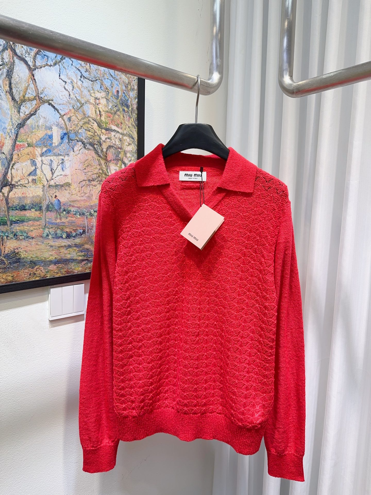 NO:740551,MiuMiaojia!  Counter style!  Scalloped hollow pattern jacquard thin long-sleeved sweater with letter logo lapel on the back!  All three standards are complete!  Two colors!  Size S/M/L, shipped from stock!  (M size bust 96, length 59),,miumiu,sweaters,19860909Miu缪家！专柜款！扇形镂空图案提花后背字母logo翻领薄款长袖毛衣！三标齐全！两色！码数S/M/L,现货发！(M码胸围96衣长59),,miumiu,sweaters,,Women's clothing