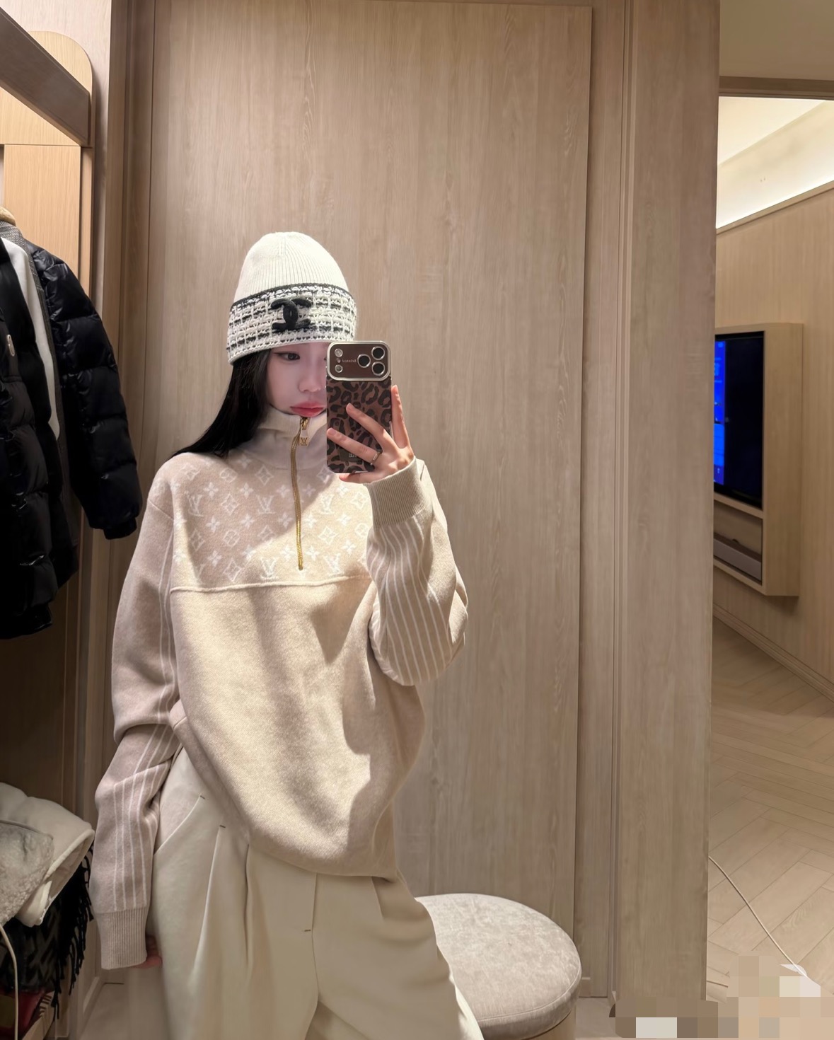 NO:740552,Donkey’s house!  Counter style!  Open mold custom letter metal zipper half zip design letter logo pattern jacquard long-sleeved loose sweater!  All three standards are complete!  Size S/M/L, shipped from stock!  (S size bust 108, length 64),,louis vuitton,louis vuitton,louis vuitton,sweaters,19860909Lv驴家！专柜款！开模定制字母金属拉链半拉链设计字母logo图案提花长袖宽松毛衣！三标齐全！码数S/M/L,现货发！(S码胸围108衣长64),,louis vuitton,louis vuitton,louis vuitton,sweaters,,Women's clothing