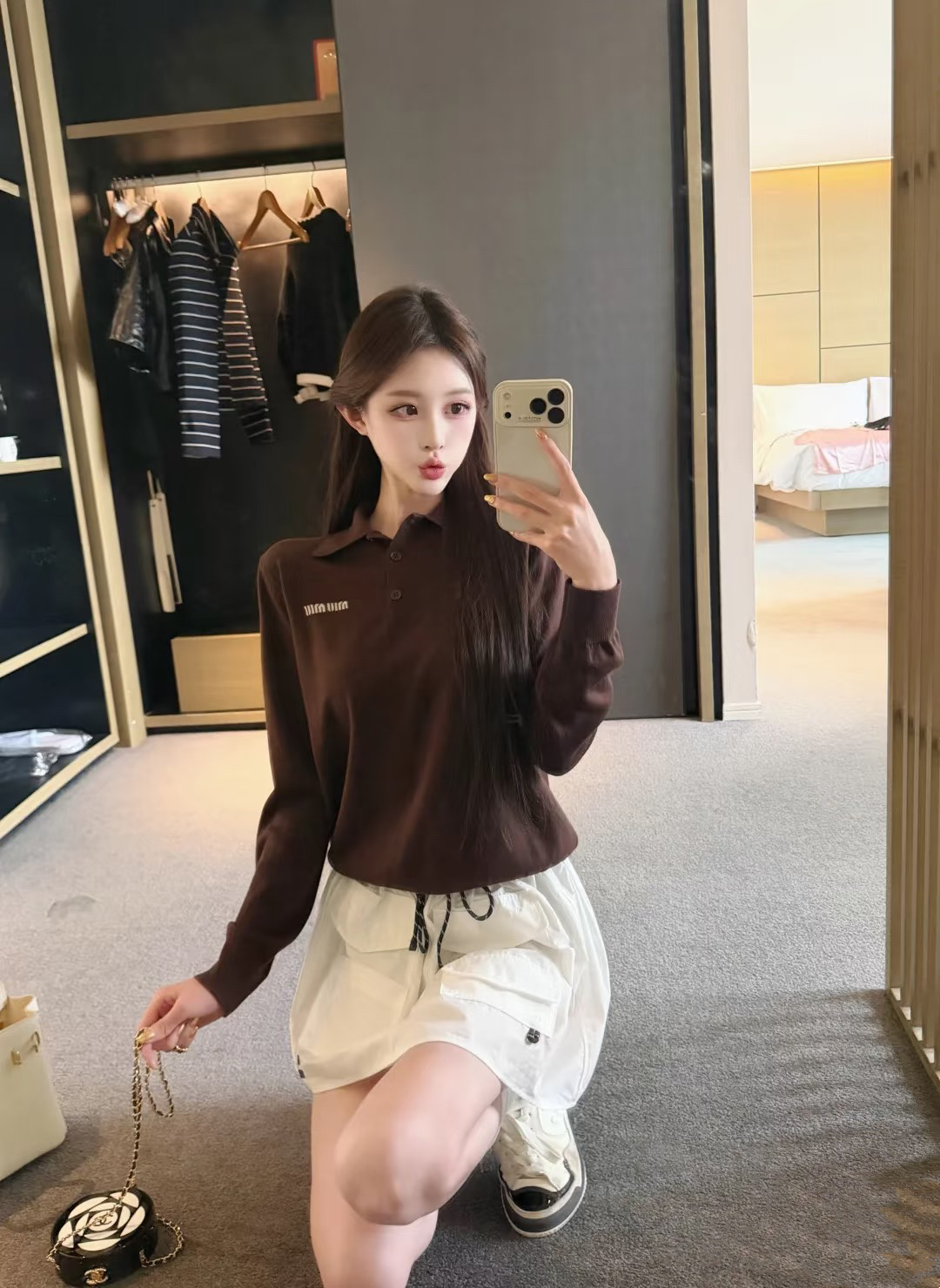 NO:747871,MiuMiaojia!  Counter style!  Jacquard lapel polo long-sleeved sweater with letter logo pattern on the chest!  All three standards are complete!  Size S/M/L, shipped from stock!  (S size bust 96, length 57),,miumiu,sweaters,19860909Miu缪家！专柜款！胸口字母logo图案提花翻领polo长袖咖色毛衣！三标齐全！码数S/M/L,现货发！(S码胸围96衣长57),,miumiu,sweaters,,Women's clothing