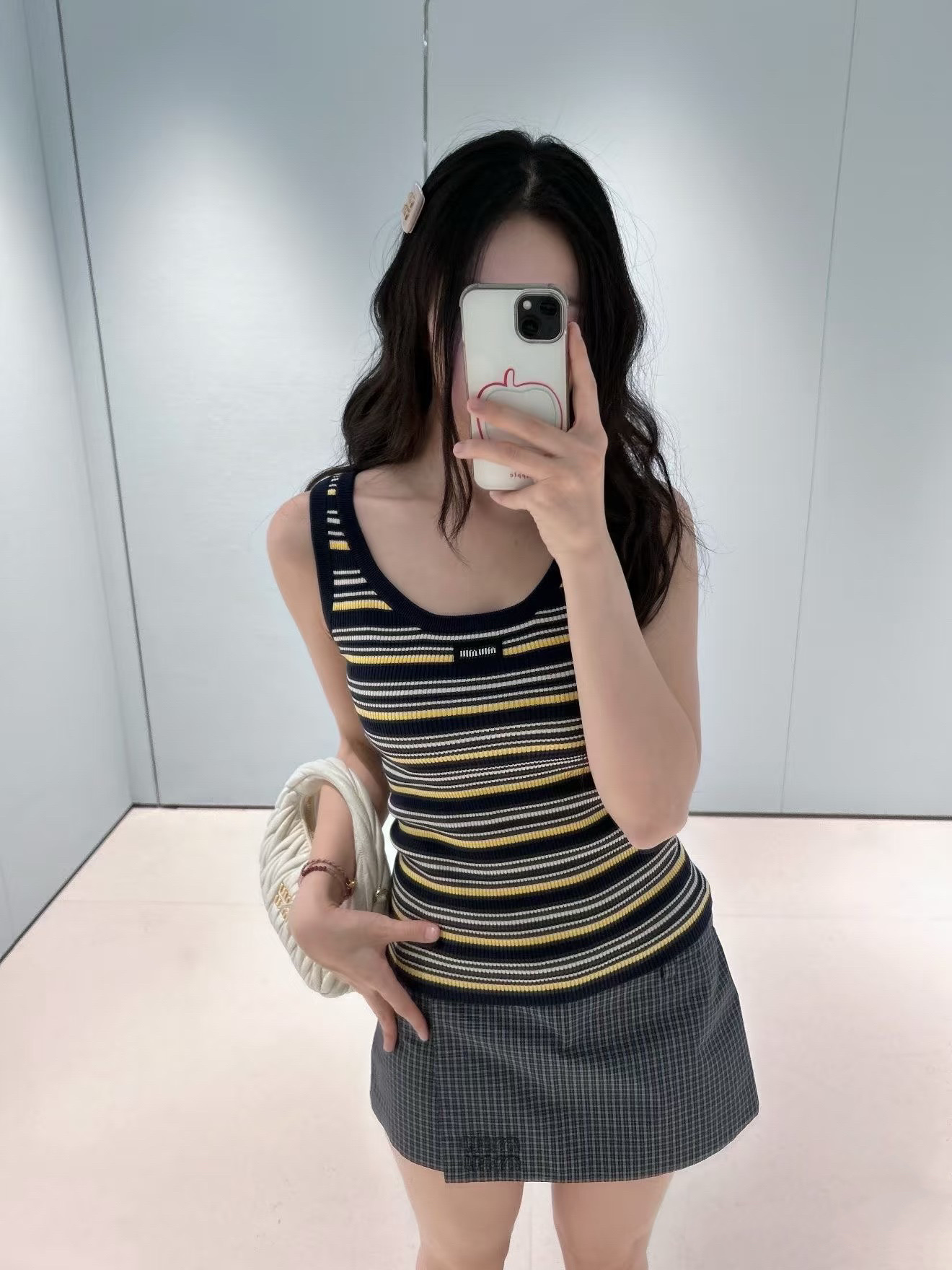 NO:747879,MiuMiaojia!  Counter style!  Colorful striped sleeveless vest with embroidered letter logo pattern on the chest!  All three standards are complete!  Size S/M/L, shipped from stock!  (S size bust 66, length 60),,miumiu,19860909Miu缪家！专柜款！胸口刺绣字母logo图案彩色条纹无袖背心！三标齐全！码数S/M/L,现货发！(S码胸围66衣长60),,miumiu,,Women's clothing