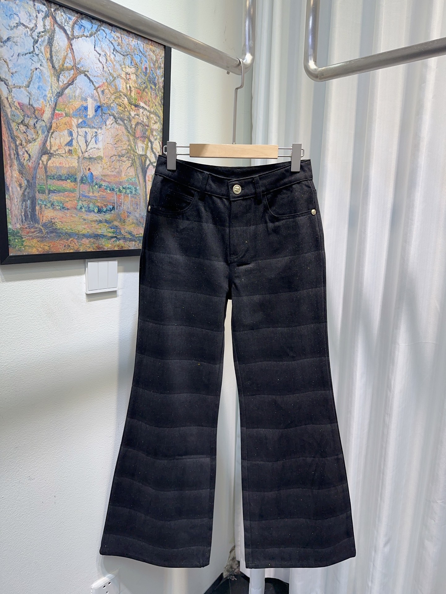 NO:747890,CC Xiaoxiang’s house!  High version!  Customized metal letter logo hardware zipper buttons gradient color gold-sprinkled jeans!  Size S/M/L, shipped from stock!  (M size waist 70 pants length 104),,chanel,jeans,19860909CC小香家！高版本！定制金属字母logo五金拉链纽扣渐变色洒金牛仔裤！码数S/M/L,现货发！(M码腰围70裤长104),,chanel,jeans,,Women's clothing