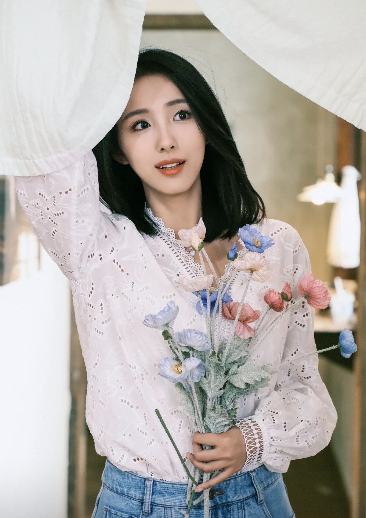 NO:751455,Zim’s house!  The quality is amazing!  Heavy embroidery water-soluble hollow flower pattern V-neck long-sleeved shirt!  Size S/M/L, shipped from stock!  (M size bust 102, length 60),,shirts,19860909Zim家！质量超赞！重工刺绣水溶镂空花朵图案V领长袖衬衫！码数S/M/L,现货发！(M码胸围102衣长60),,shirts,,Women's clothing